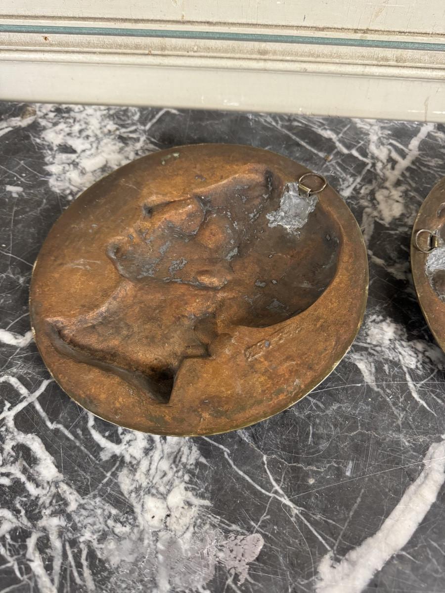 Coppia di medaglioni in bronzo, Rouget De Lille e J. j Rousseau in vendita 2