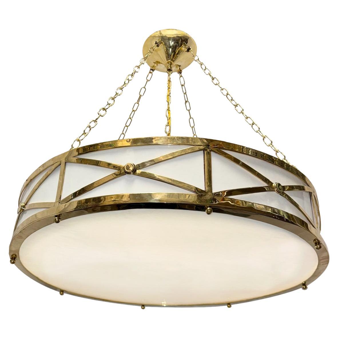Coppia di lampade in bronzo e vetro lattiginoso, vendute singolarmente