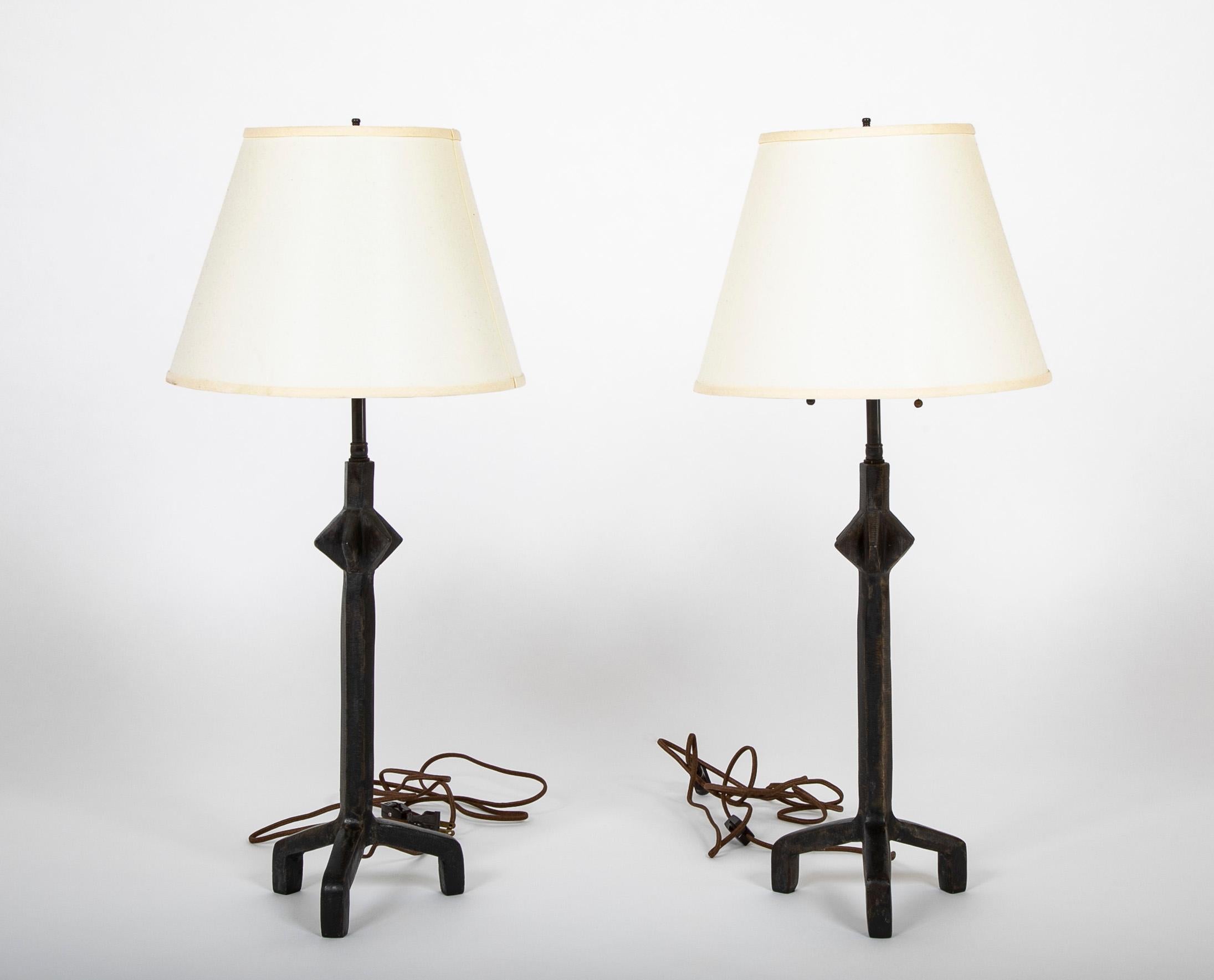 Pair of patinated bronze ‘Modèle Etoile’ lamps, after Giacometti. Note : Modèle Etoile table lamps were originally created by Giacometti for renowned interior designer Jean-Michel Frank circa 1935-1936. Crafted since. Circa 1960's.

Measures: