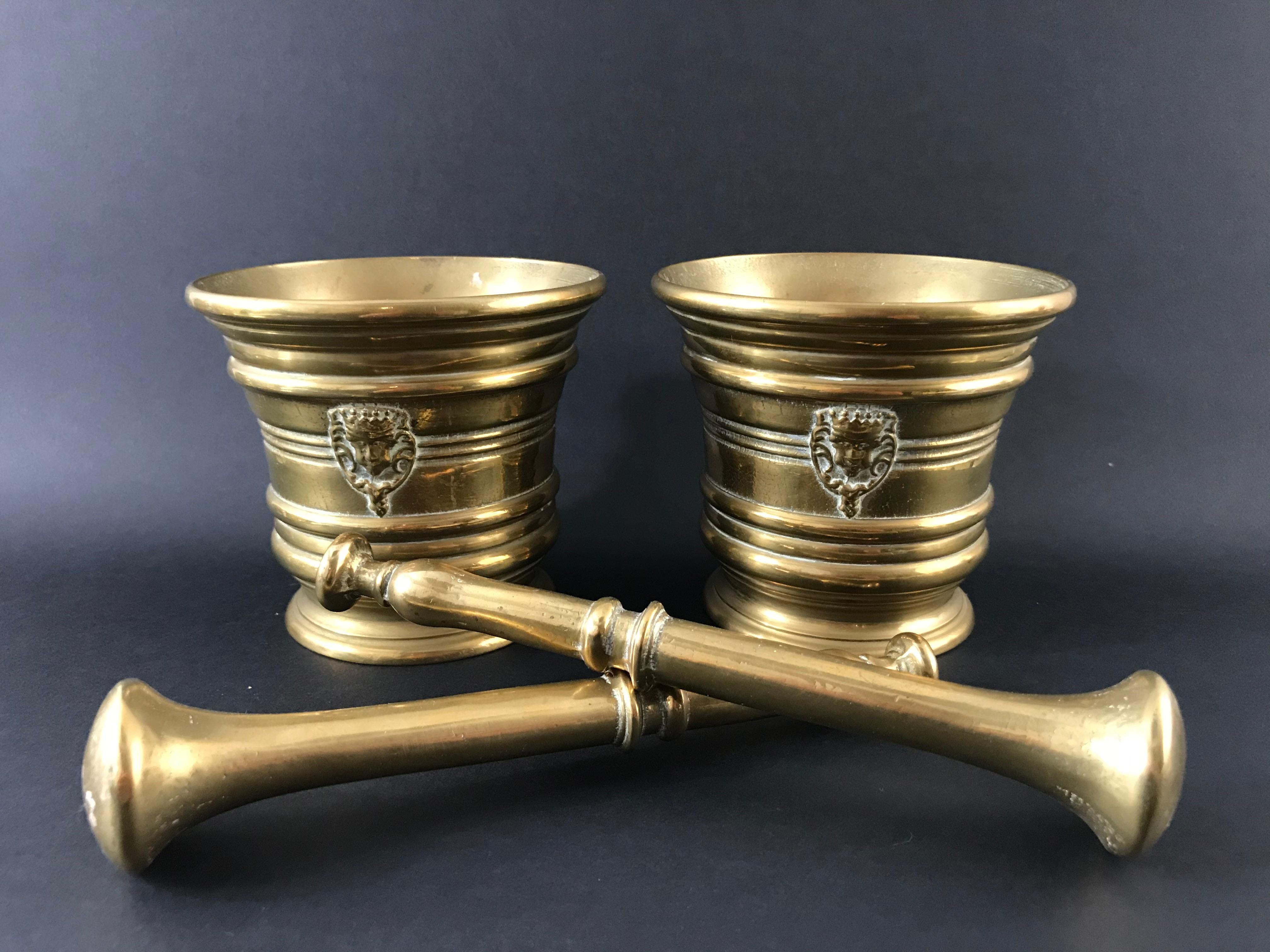 Pair of Bronze Mortar with Mascarons In Good Condition For Sale In Beuzevillette, FR