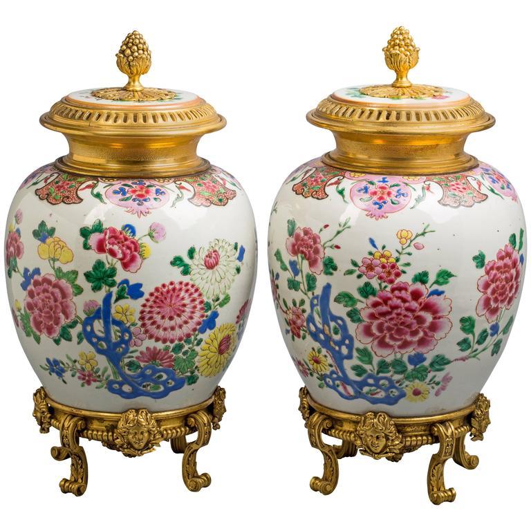 19th Century Pair of Bronze-Mounted Chinese Porcelain Covered Vases, circa 1800 For Sale