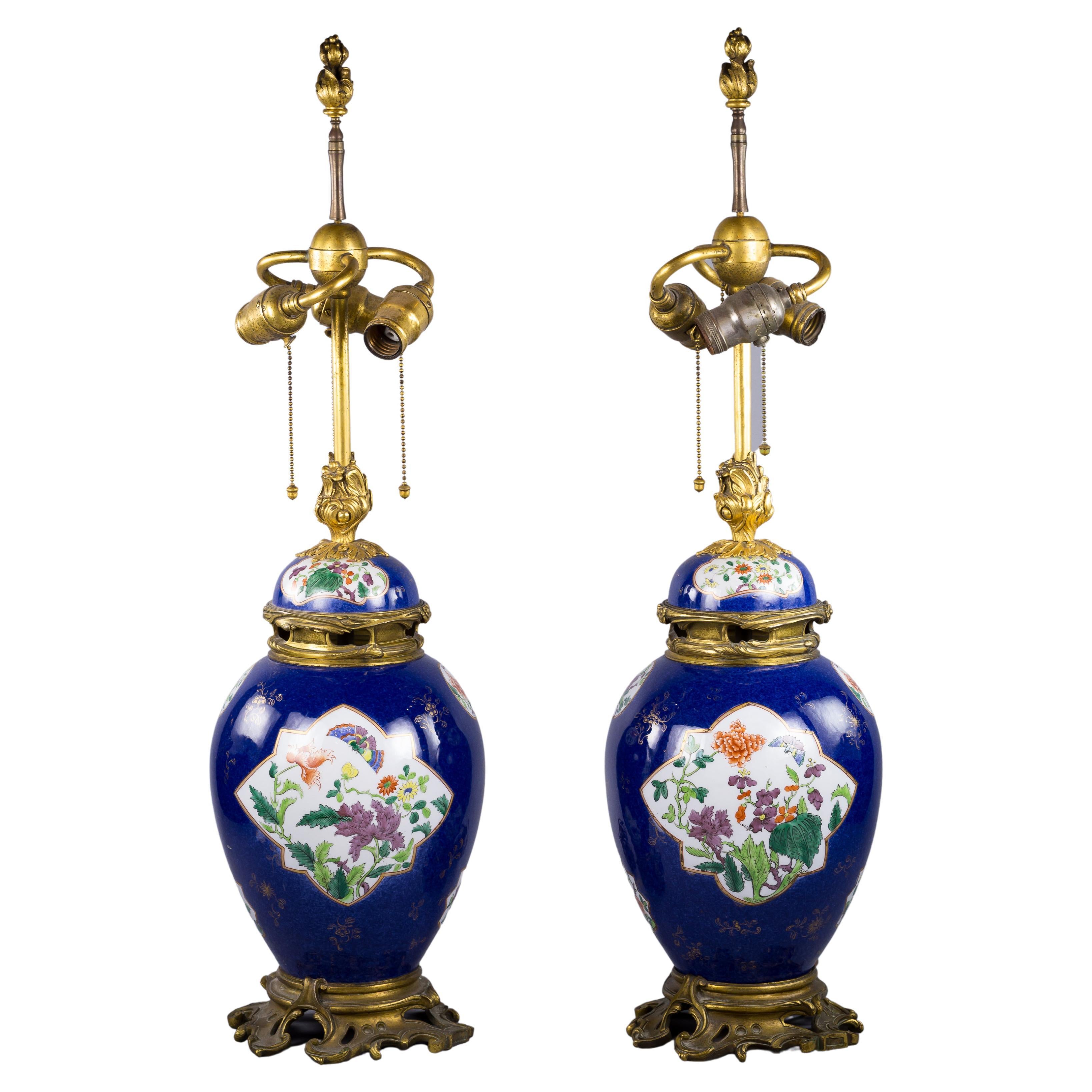 Paire de vases en porcelaine chinoise montés sur bronze et montés comme lampes, vers 1880