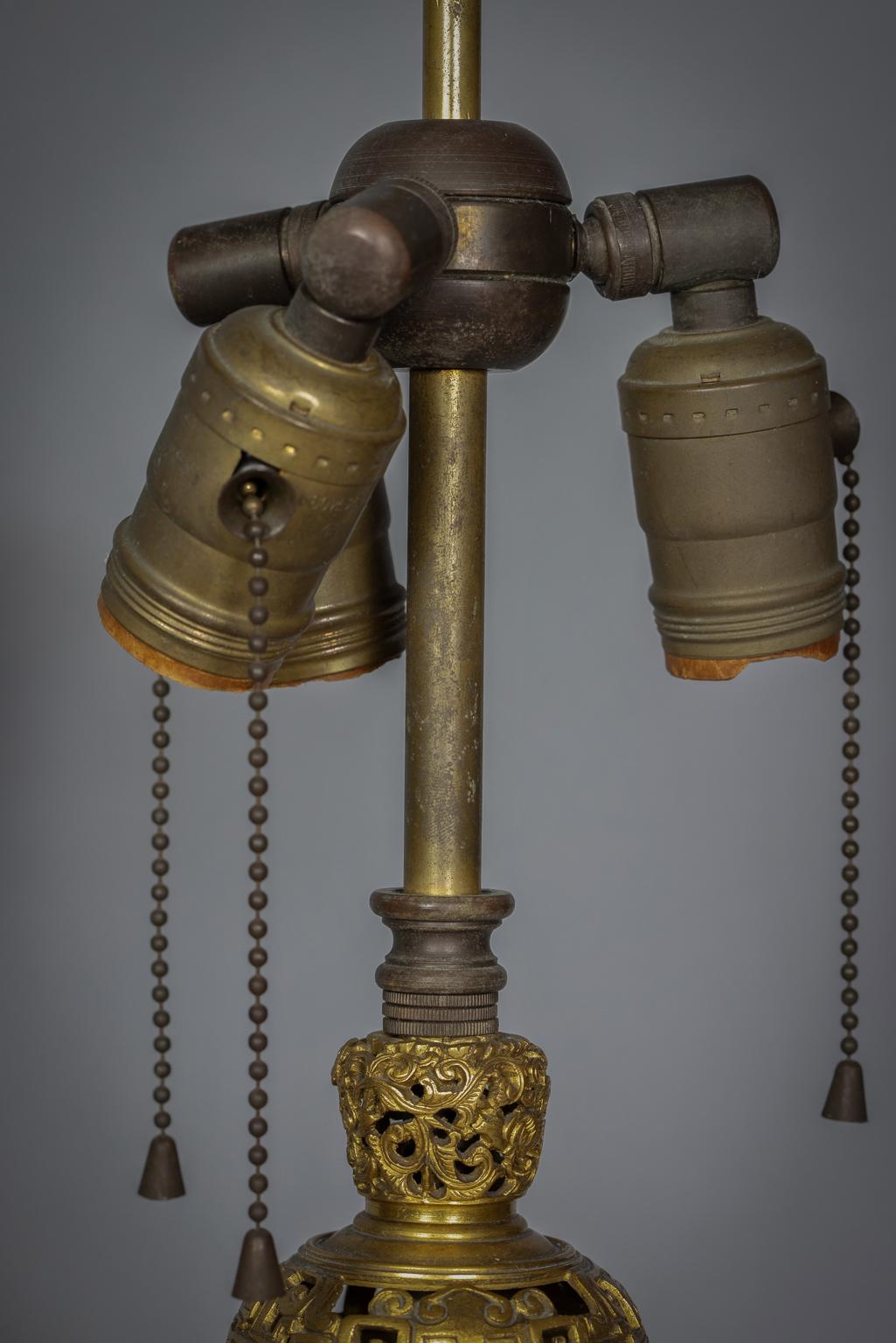 Paire de lampes chinoises cloisonnées montées sur bronze, françaises, vers 1880 en vente 1
