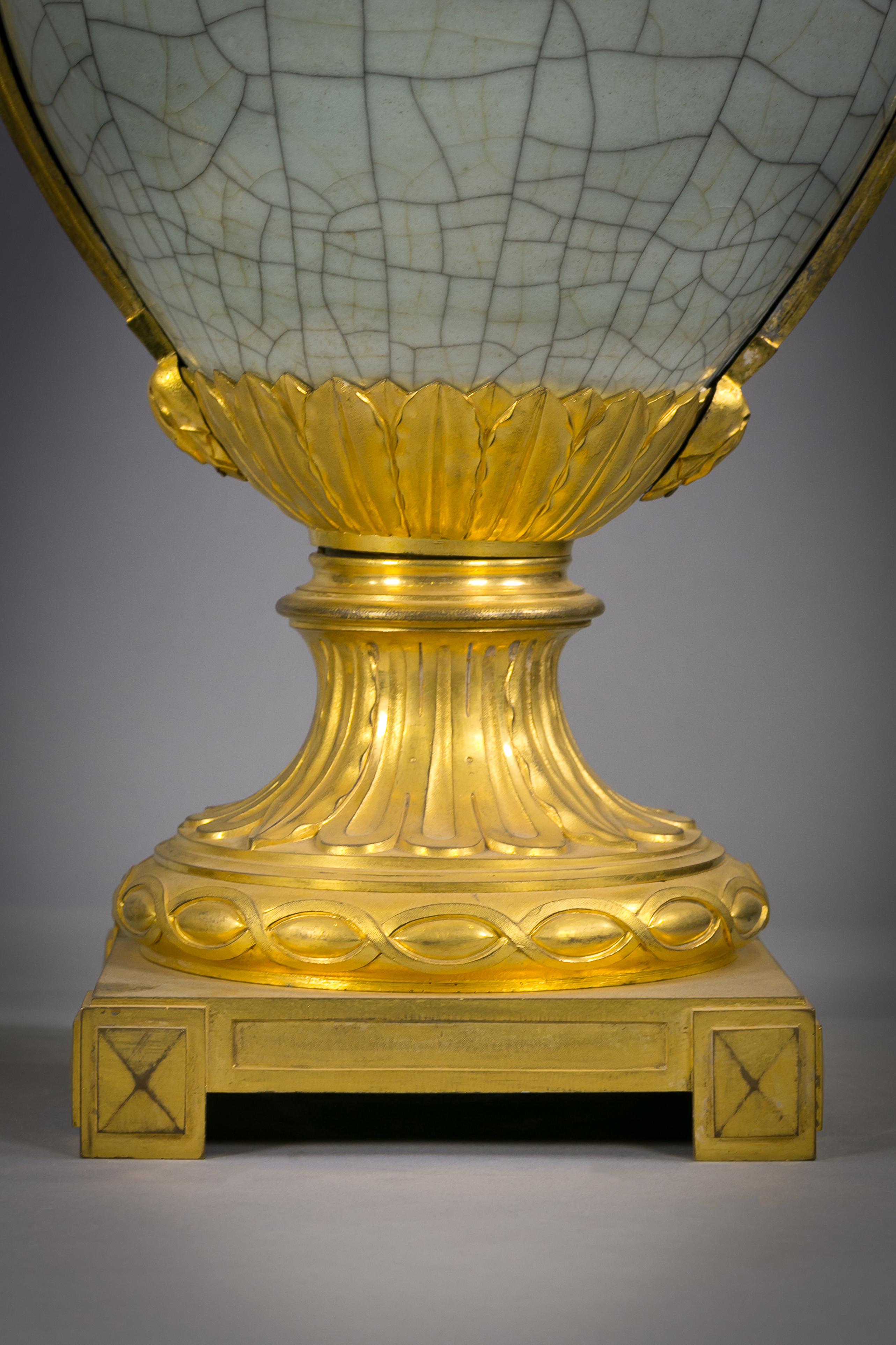 Coppia di vasi in celadon crepato montati su bronzo, Francia, 1880 circa In condizioni buone in vendita a New York, NY