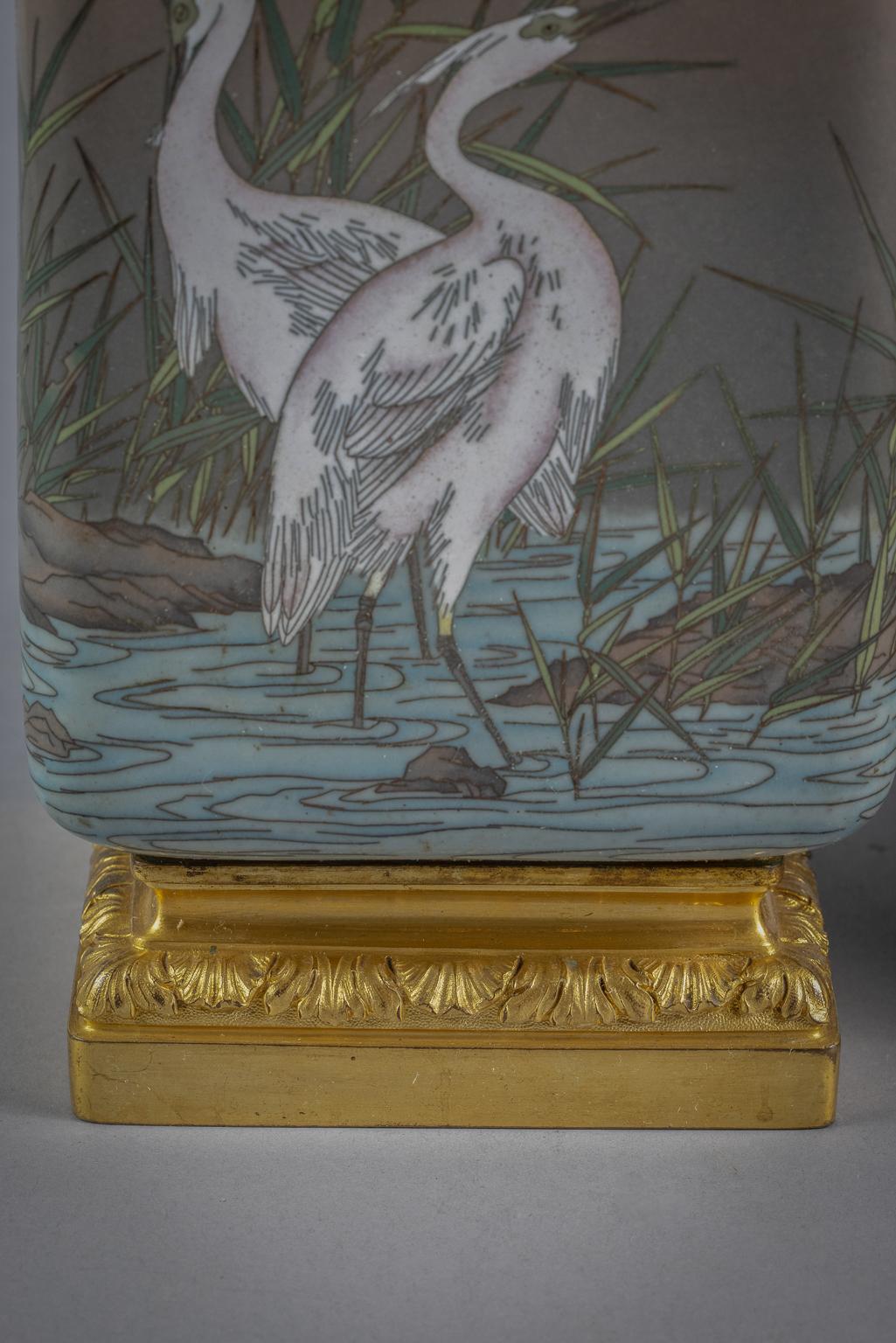 Smalto Coppia di vasi cloisonné giapponesi con montatura in bronzo, 1875 circa in vendita