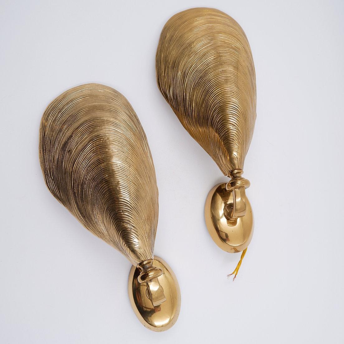 Francese Coppia di lampade a conchiglia in bronzo della Maison Jansen - anni '70 (2 coppie disponibili) in vendita