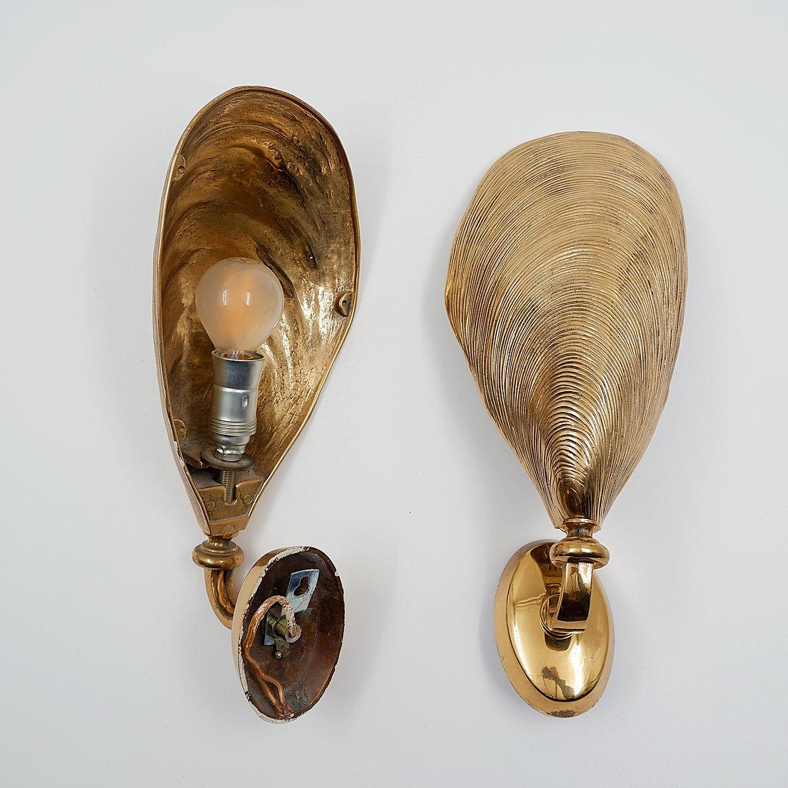 20th Century Pair of Bronze Mussel Shell Sconces - 1970s (2 pairs available) For Sale