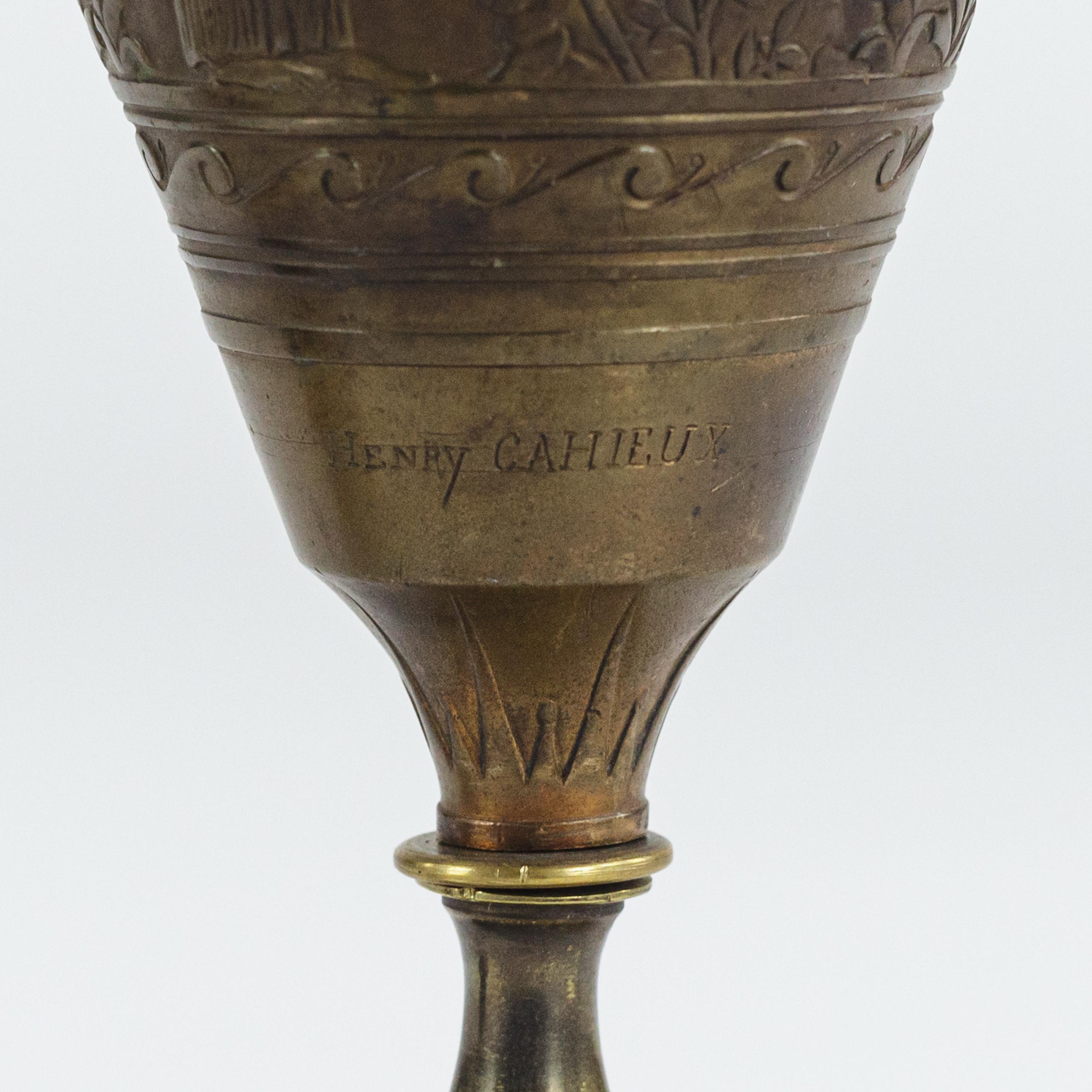 Paire de vases en bronze Neo Grec montés en lampes par Ferdinand Barbedienne État moyen - En vente à Pease pottage, West Sussex