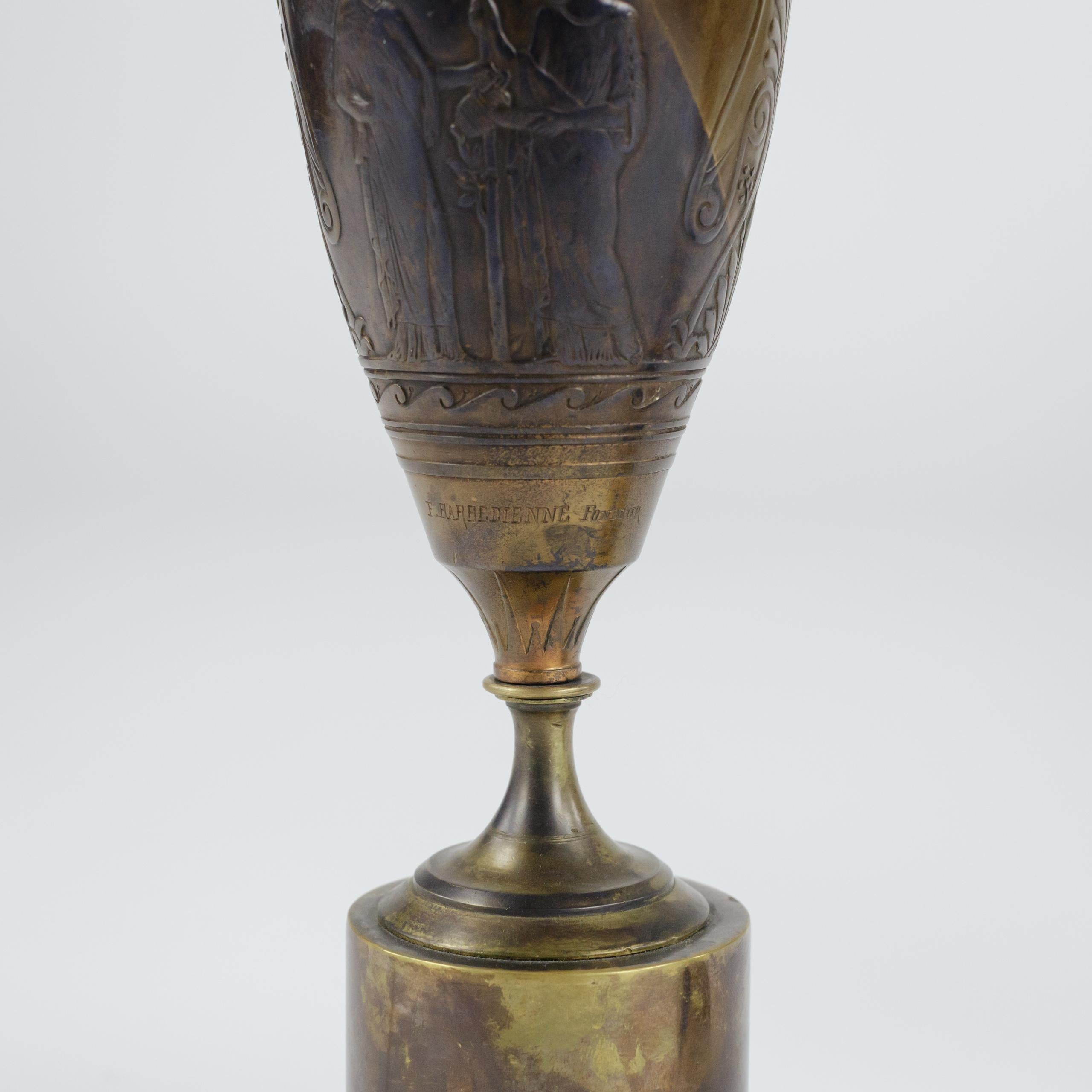 XIXe siècle Paire de vases en bronze Neo Grec montés en lampes par Ferdinand Barbedienne en vente