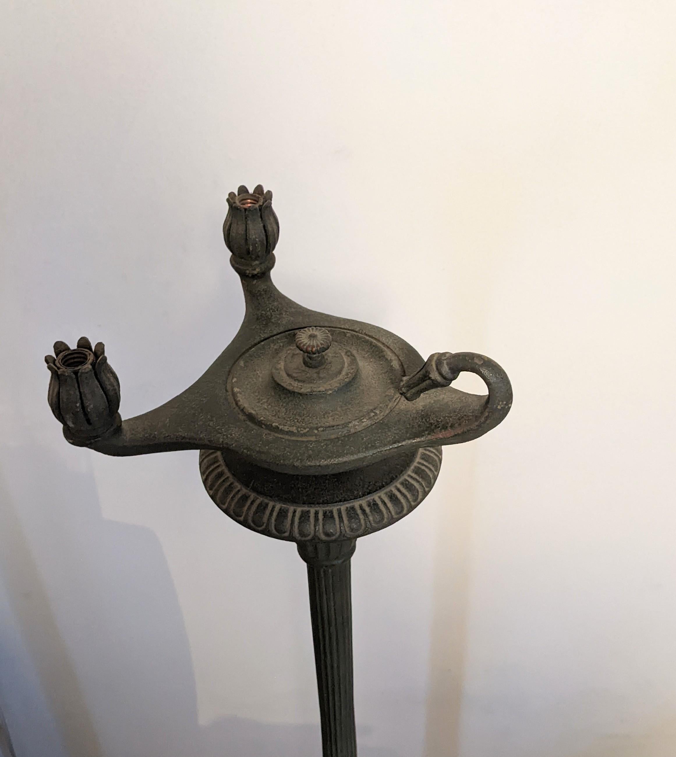 Paire de lampadaires néoclassiques en bronze, style Tiffany Bon état - En vente à Riverdale, NY