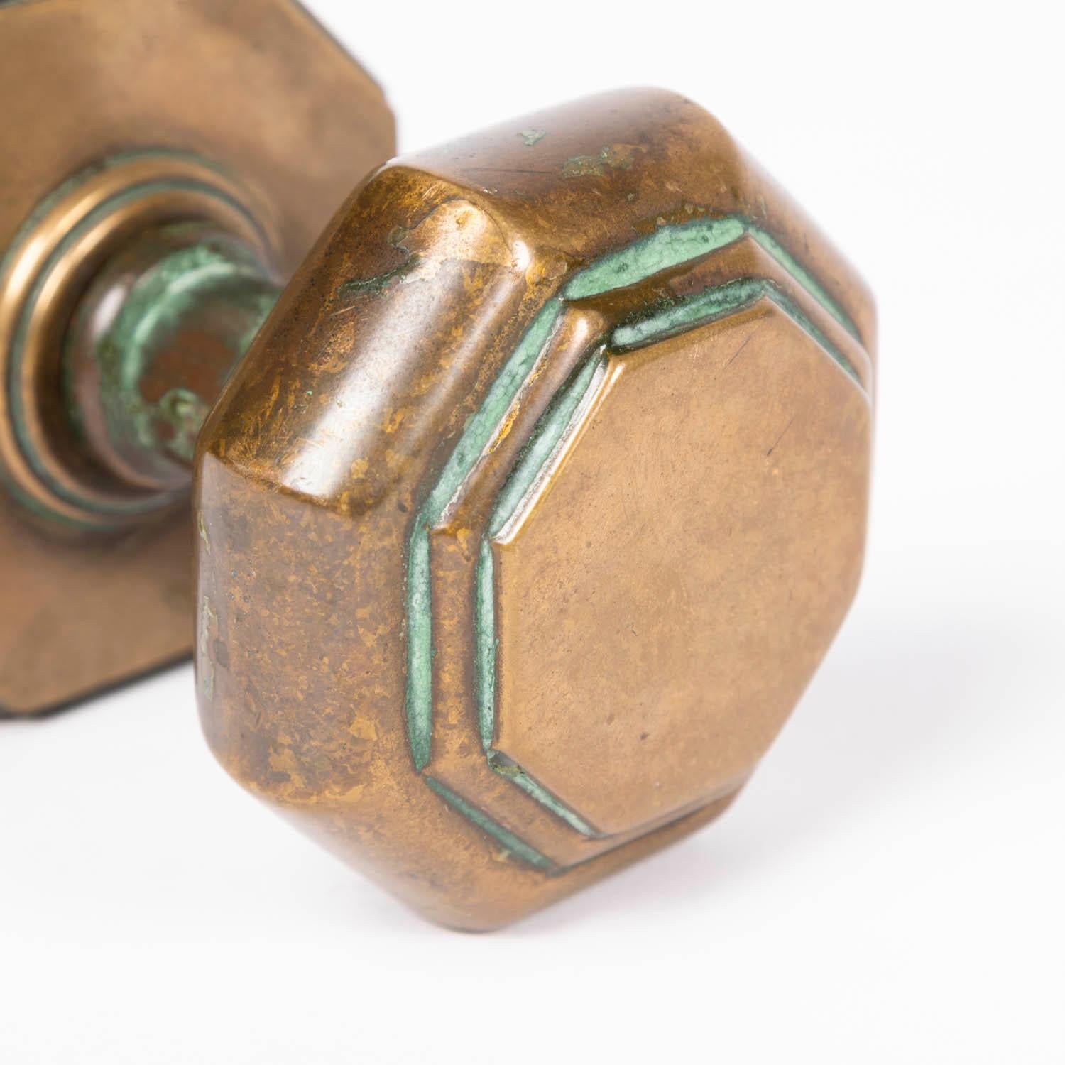 Pair of bronze octagonal door centre pulls In Good Condition For Sale In London, GB