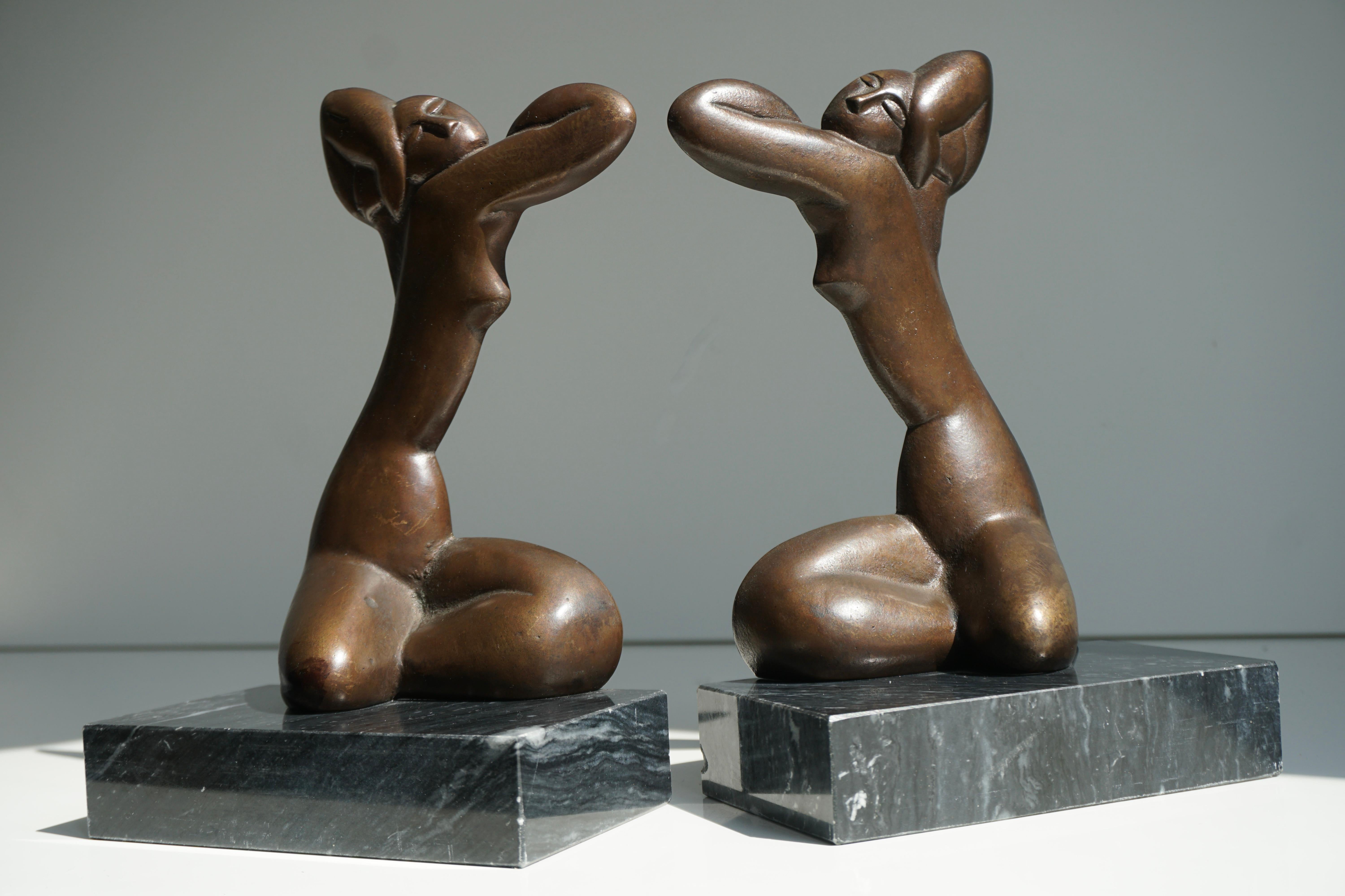 Paar Bronze-Buchstützen mit weiblicher Figur aus Marmor im Angebot 4