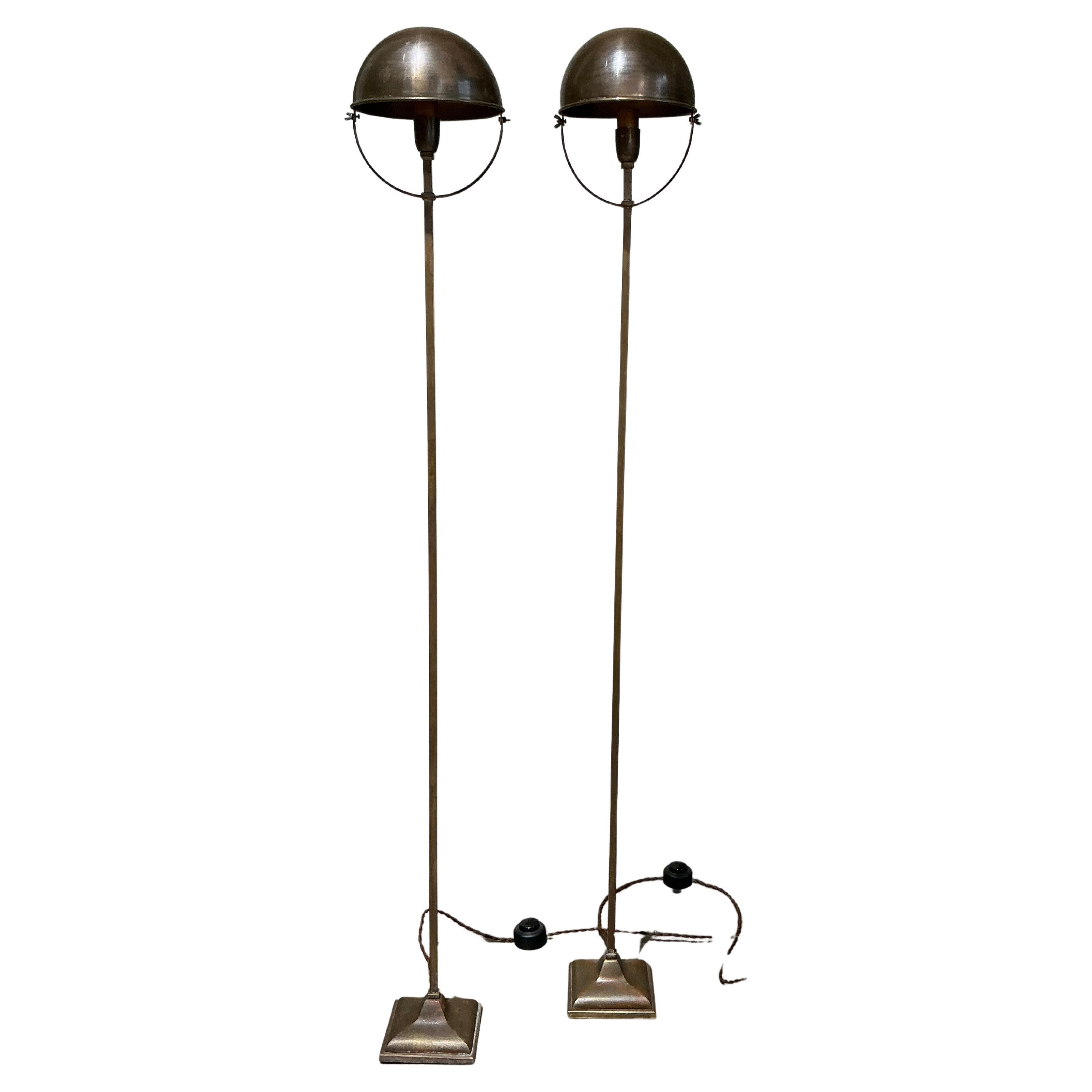 Paire de lampadaires en laiton patiné bronze France circa 1990