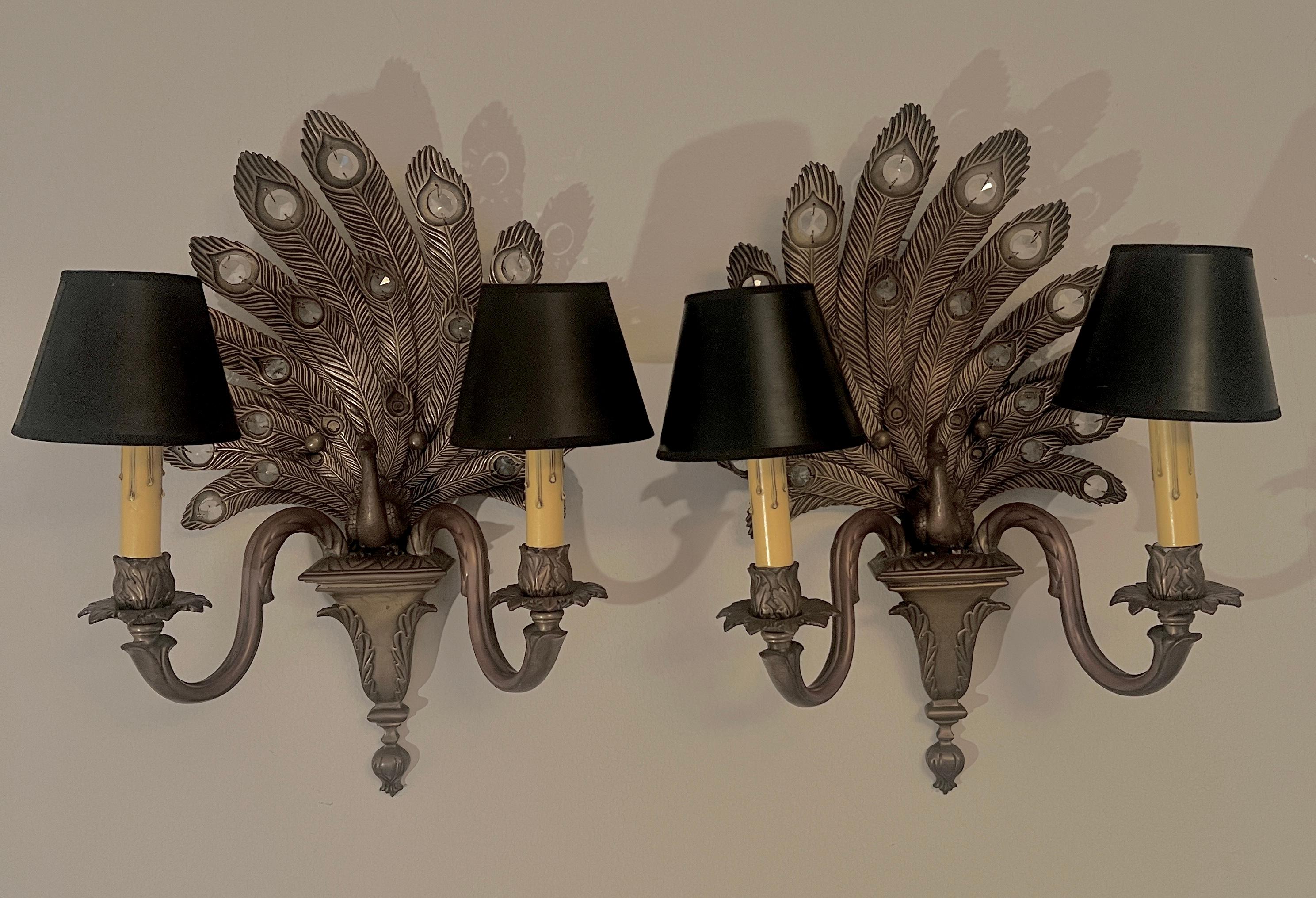 Pareja de Apliques Pavo Real de Bronce con Cristal en Plumas y Dos Luces cada uno en venta 1