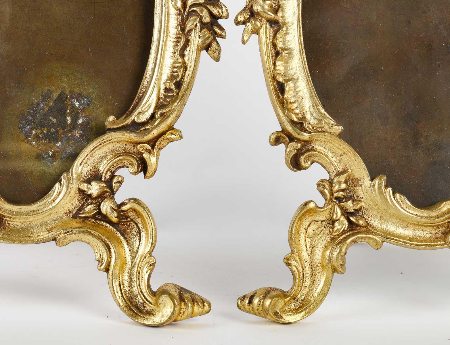 Paar Fotorahmen aus Bronze, Periode Napoleon III.

Ein Paar Fotorahmen aus Bronze im Stil Ludwigs XV., Periode Napoleon III., 19.
H: 32cm, B: 22cm, T: 1,5cm