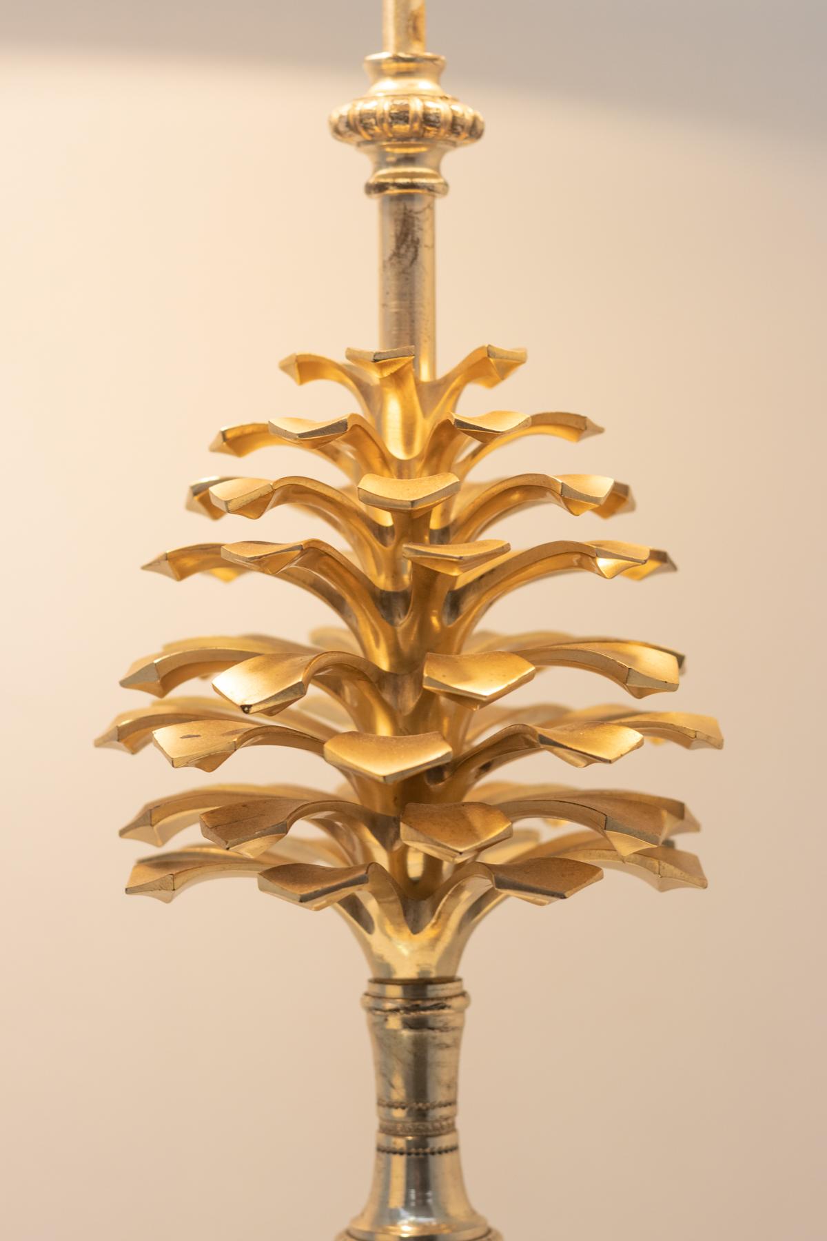 Pair of bronze pine cone table lamps, France 1960' In Good Condition For Sale In Brussels, BE