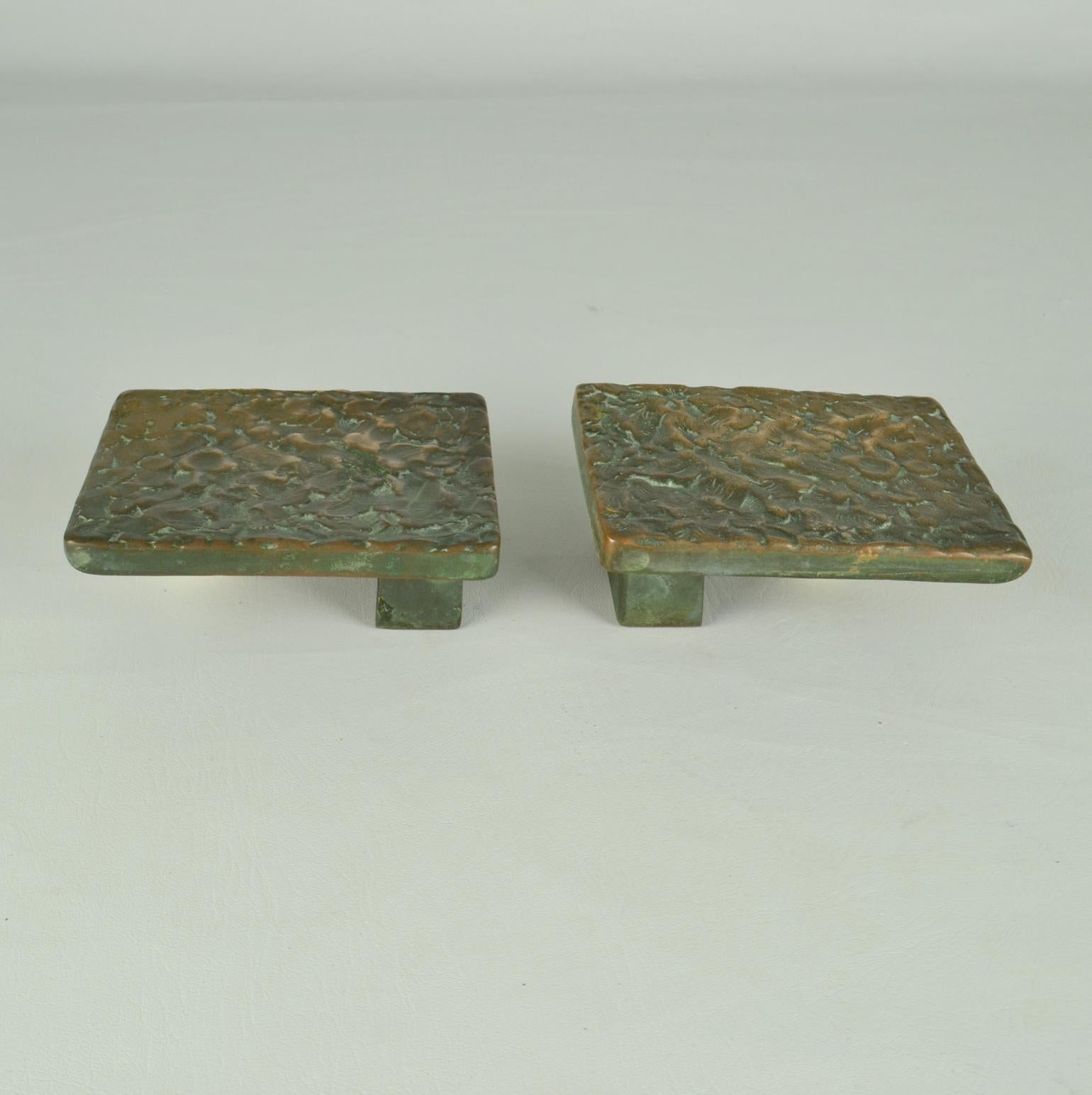 Set of two rectangular bronze door handles with subtle relief, placed horizontal is European 1970's. Their relief with original patina will give real personality to a house.
These identical handles can be applied inside or outside on a pair of