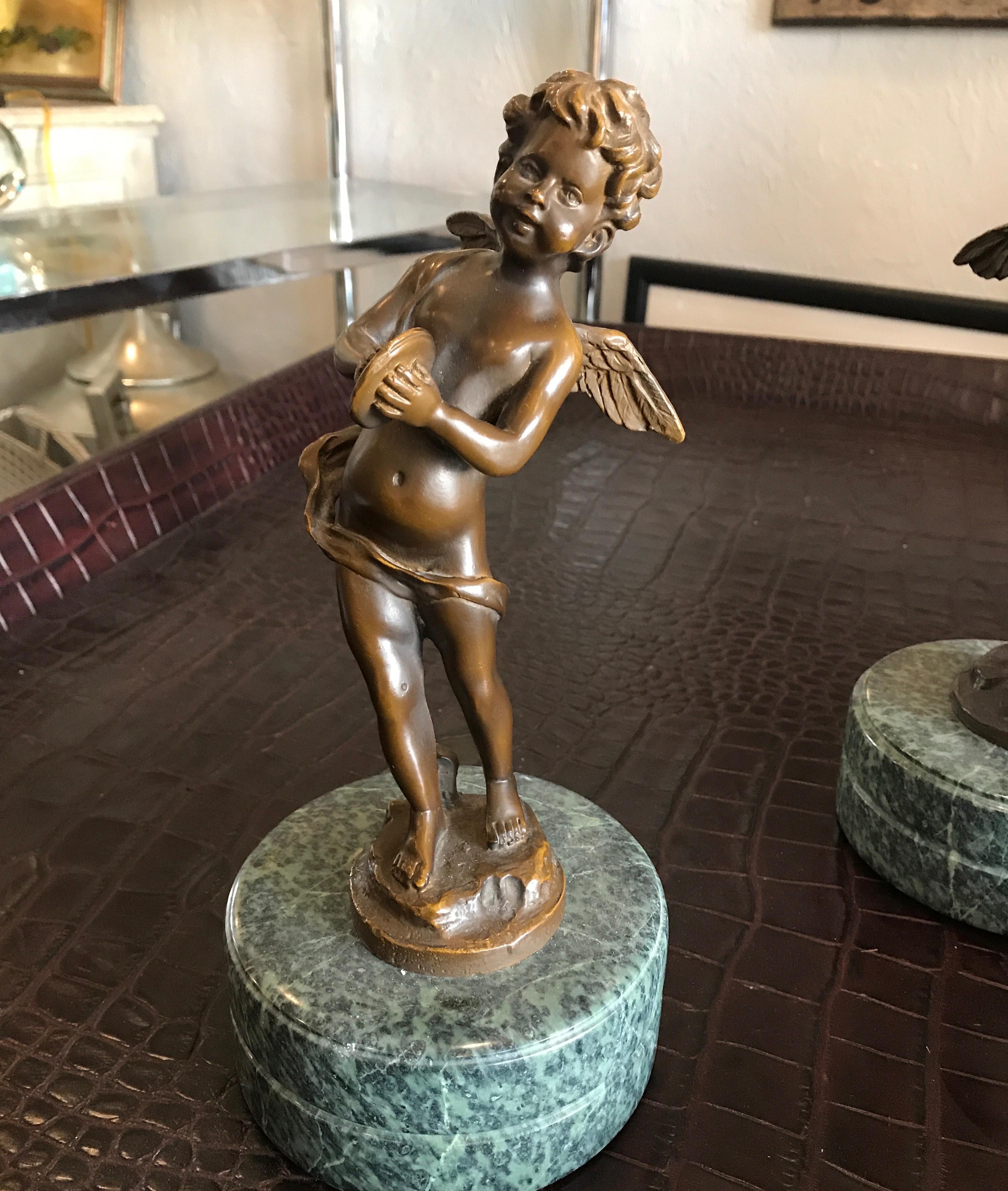Paire de putti musiciens en bronze sur socle en marbre de Moreau Bon état - En vente à West Palm Beach, FL