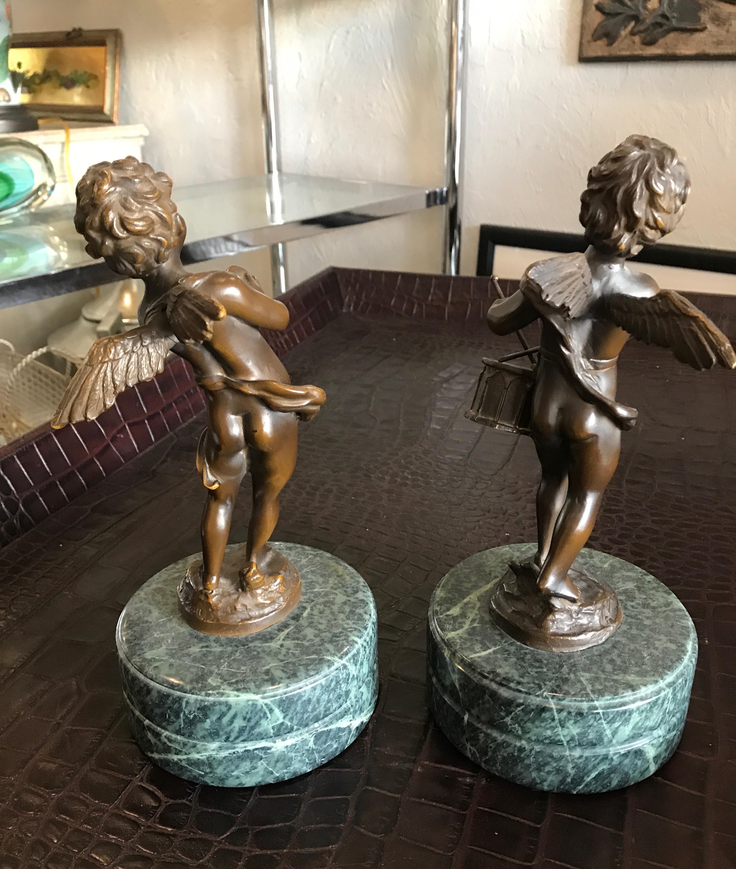 Paire de putti musiciens en bronze sur socle en marbre de Moreau en vente 3
