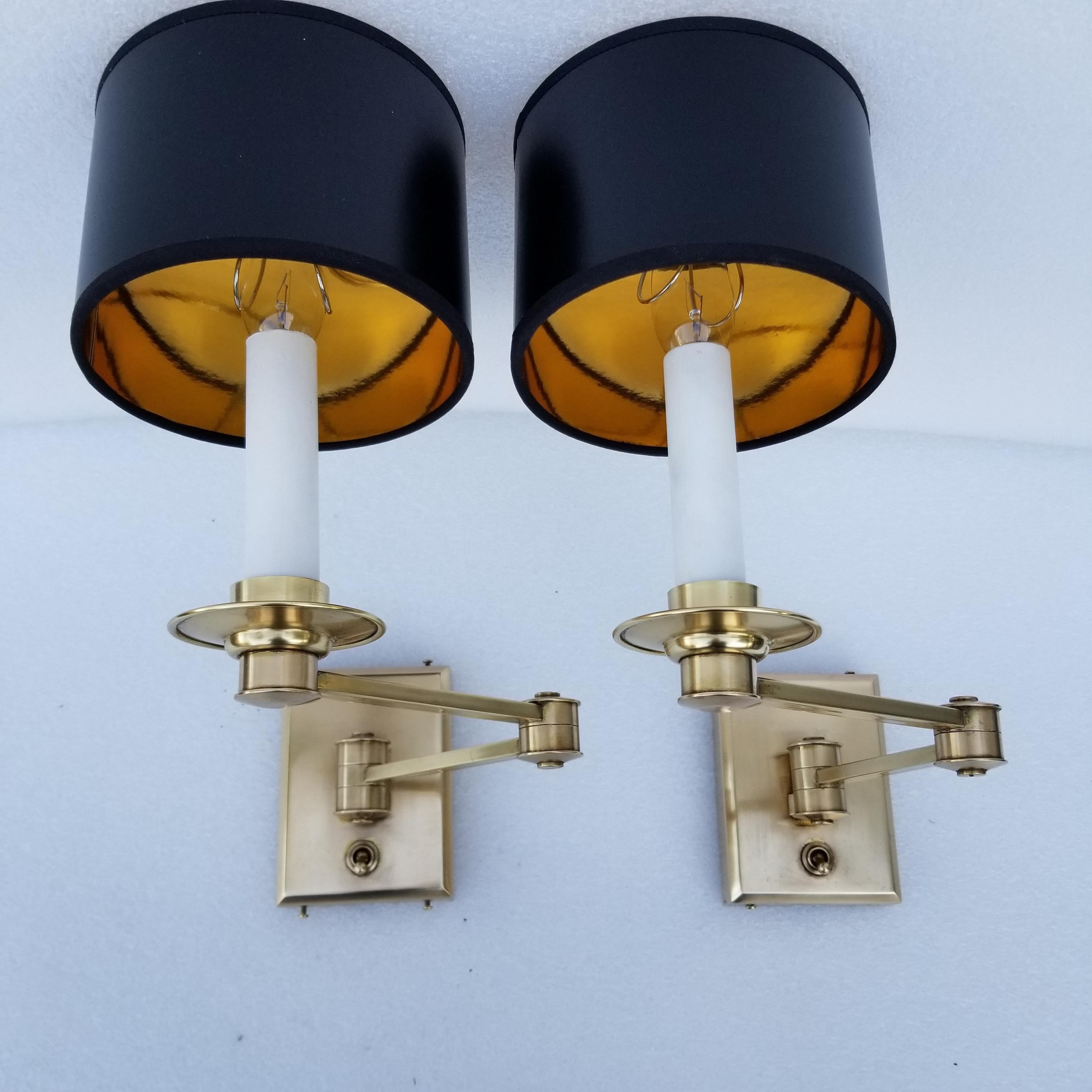 Pair of bronze retractable sconces, 60 watts max bulb.
Fully extend: 14 inch
Min: 8 inch
Warm patina, Vintage condition.
 