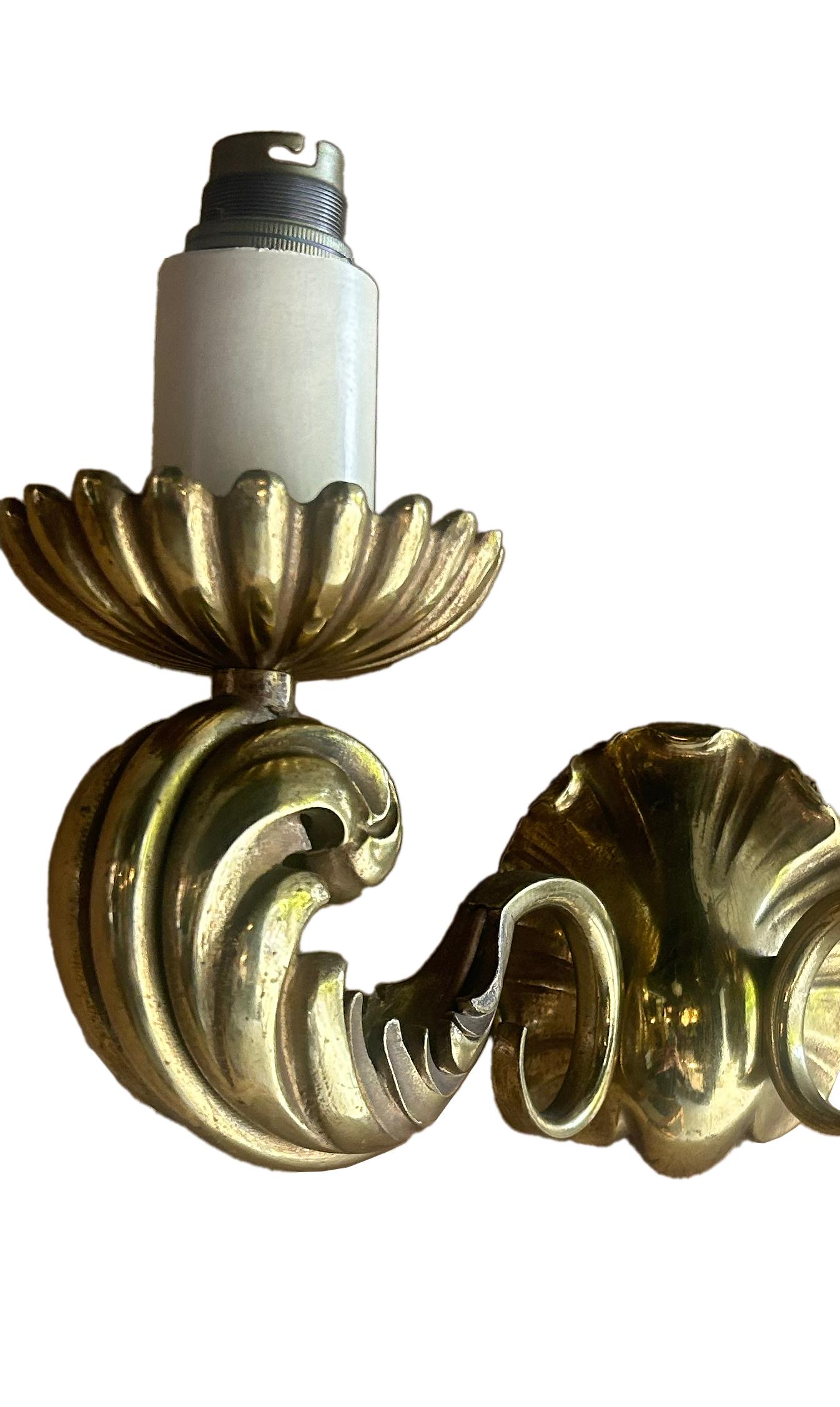 Pareja de apliques en bronce dorado - Marcel Asselbur, circa 1950: Moderno de mediados de siglo en venta