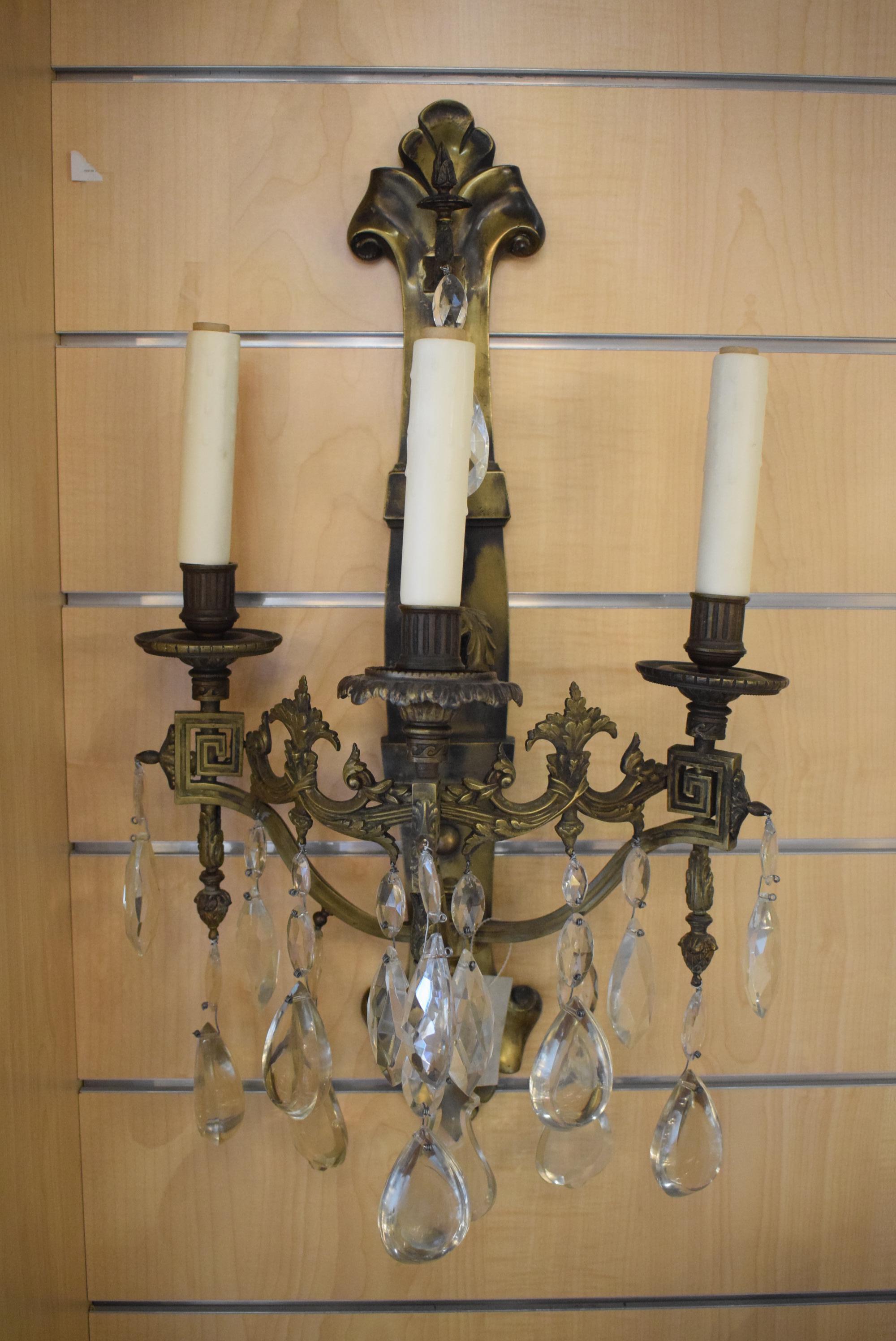 Inizio XX secolo Coppia di lampade in bronzo con pendenti in cristallo in vendita