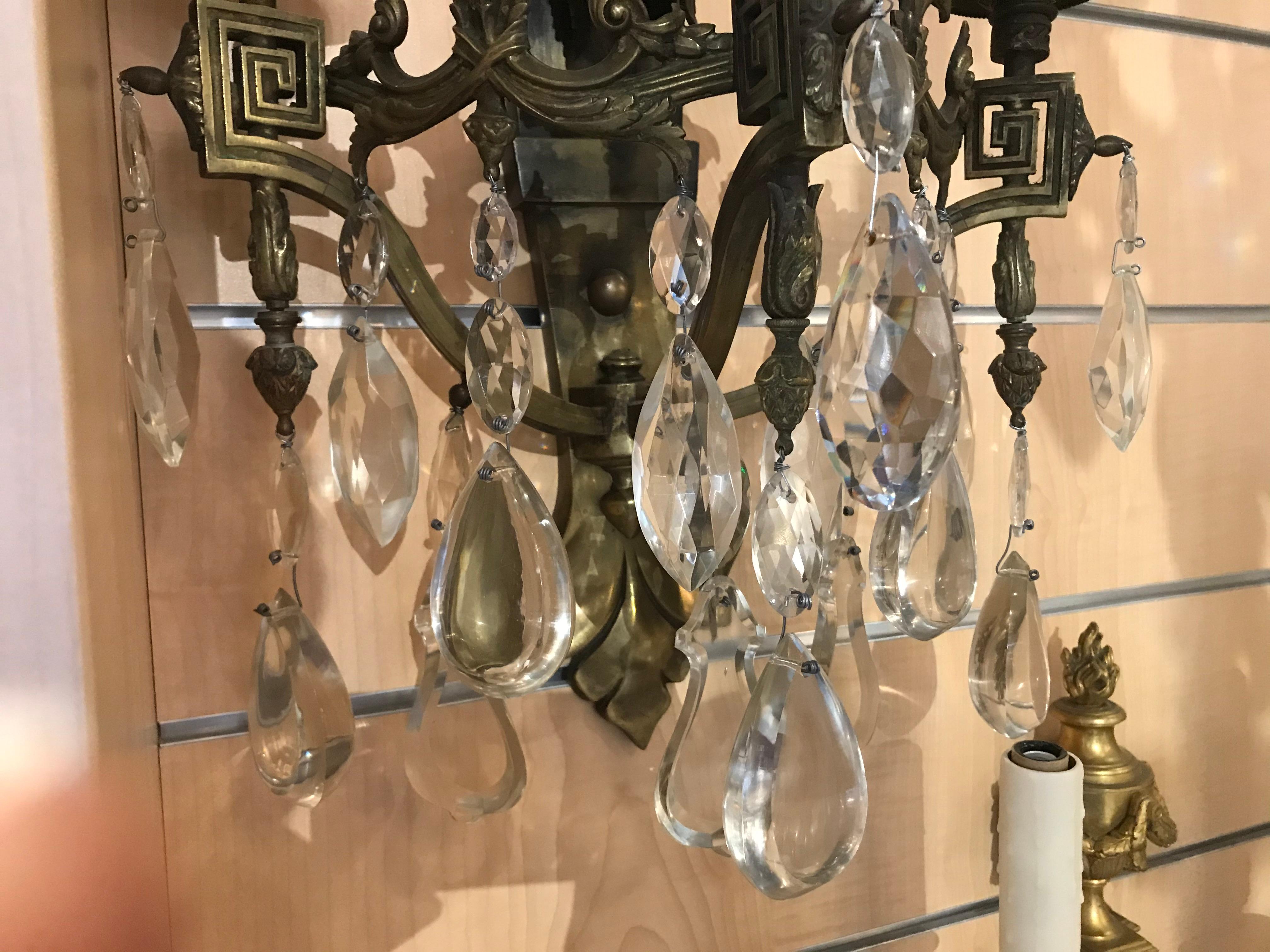 Coppia di lampade in bronzo con pendenti in cristallo in vendita 2
