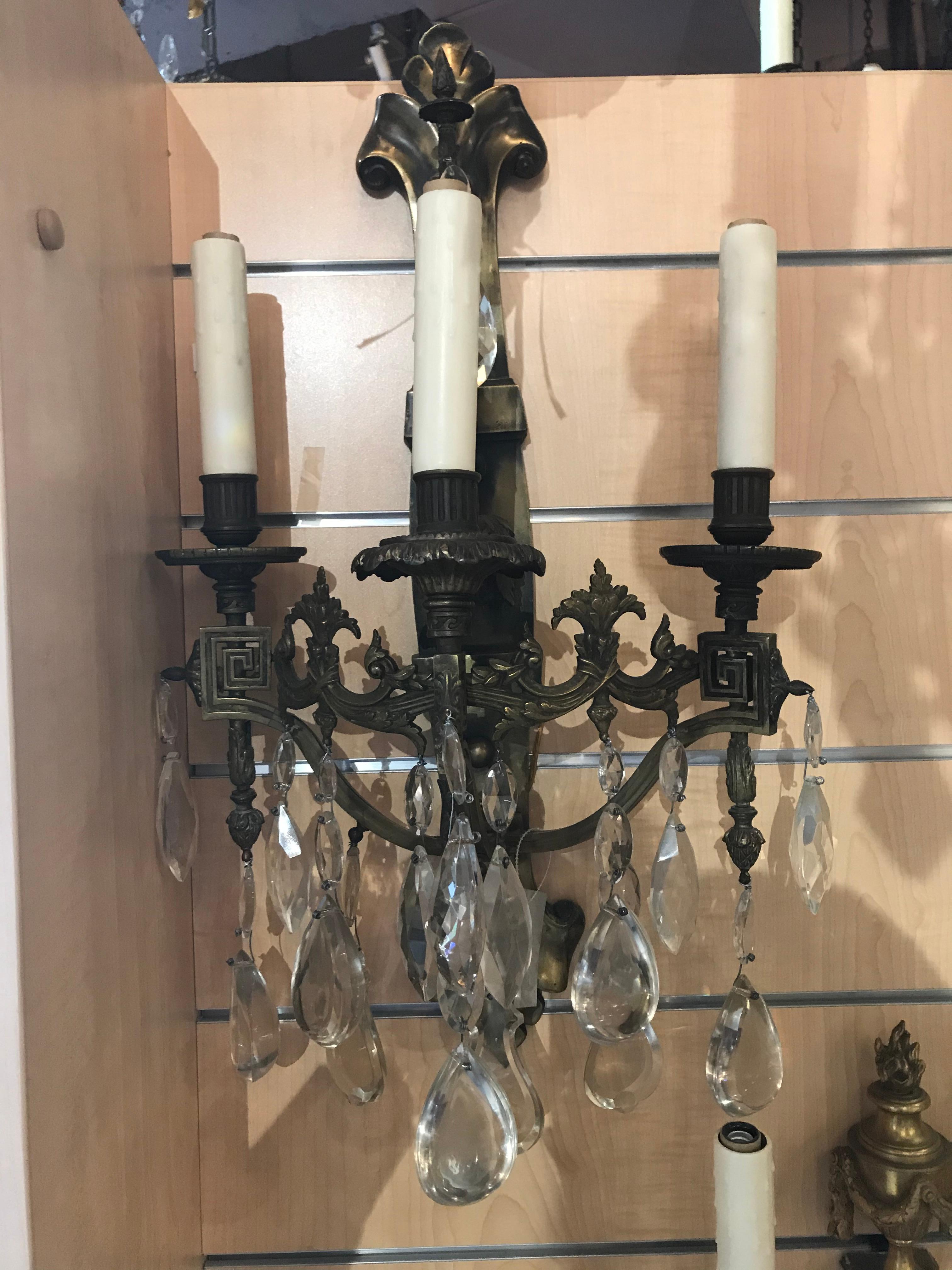 Coppia di lampade in bronzo con pendenti in cristallo in vendita 4