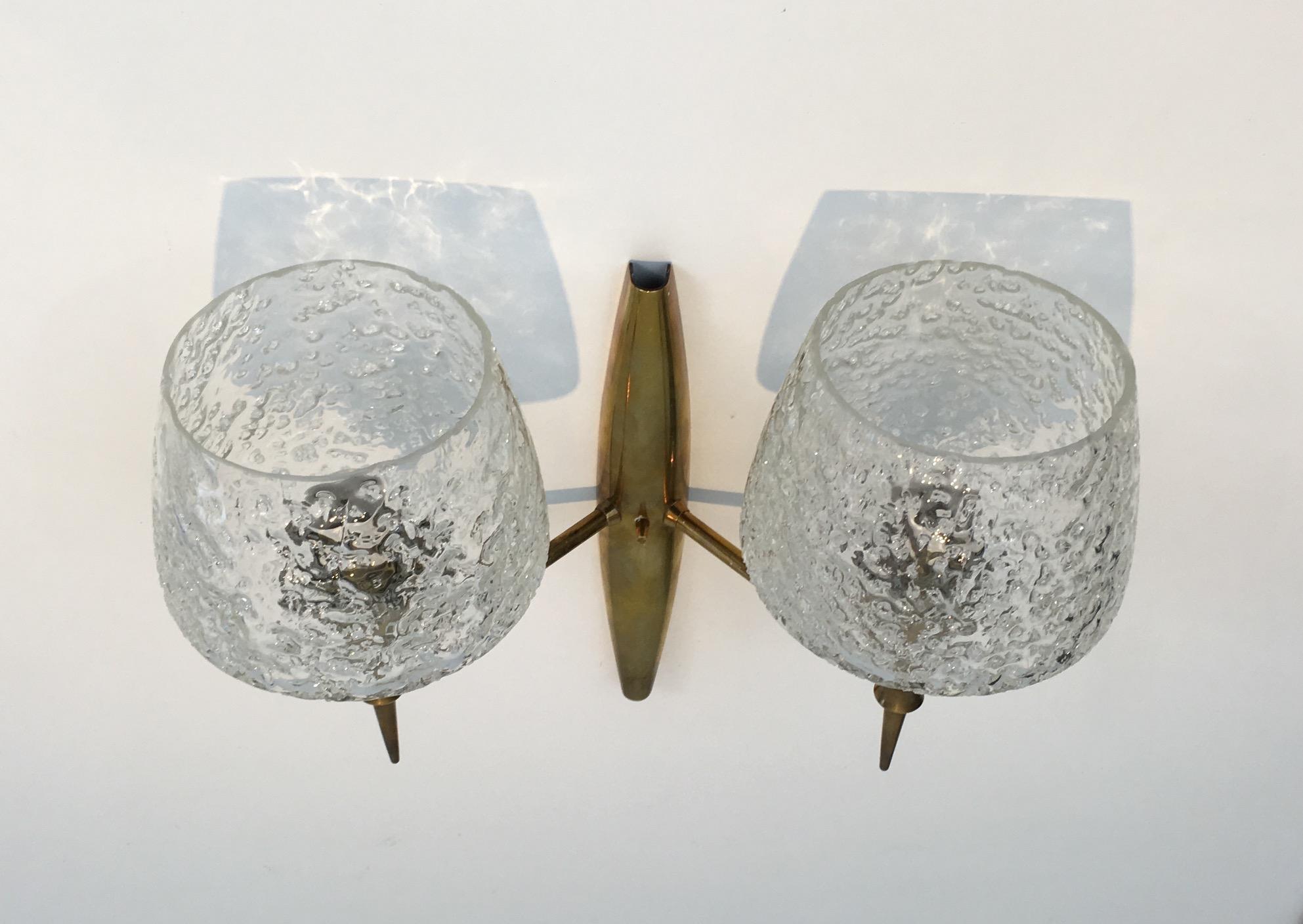 Pair of Fine Bronze Sconces with Worked Glass Reflectors, Italian, circa 1960 For Sale 7