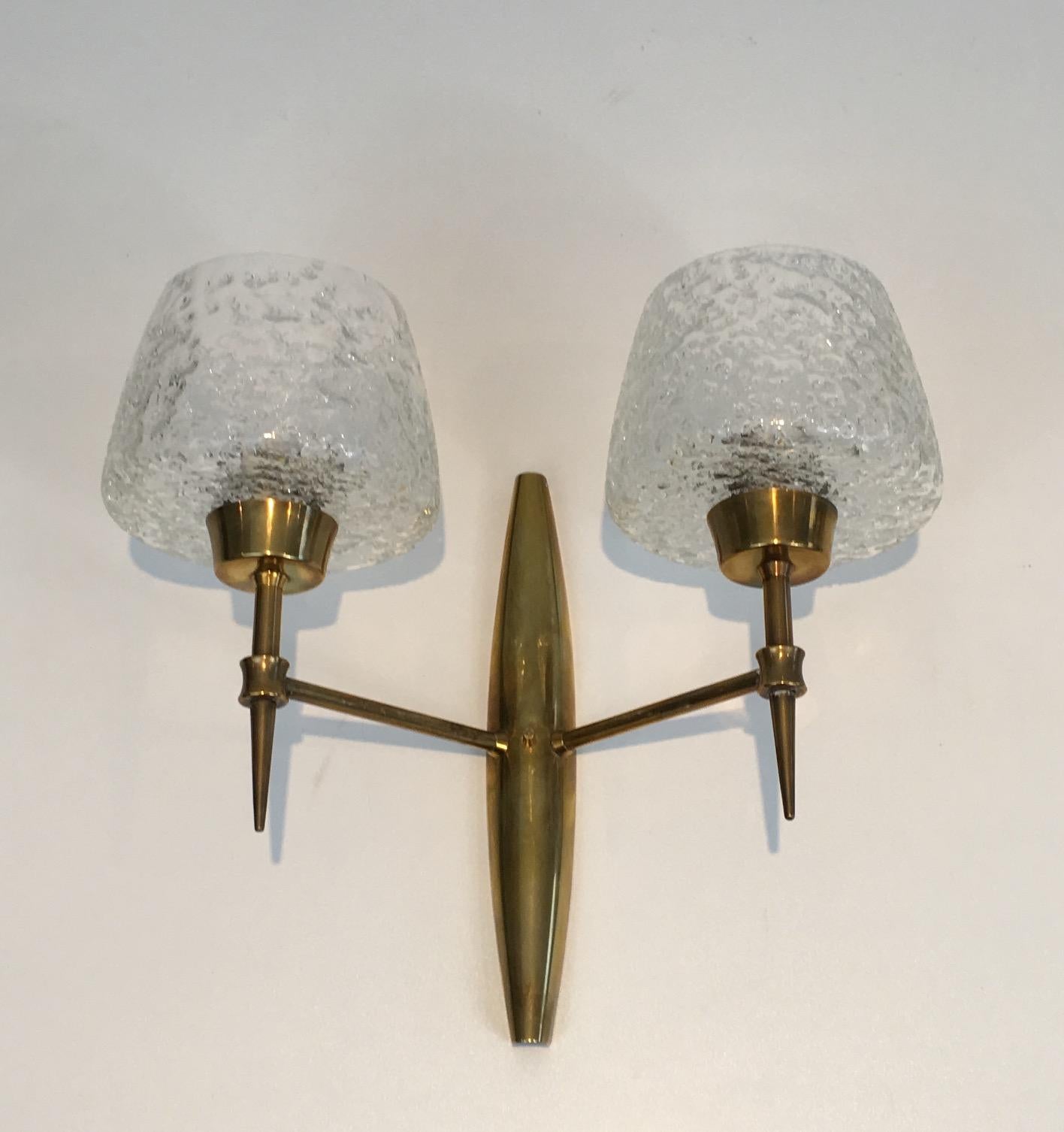 Mid-Century Modern Pair of Fine Bronze Sconces with Worked Glass Reflectors, Italian, circa 1960 For Sale
