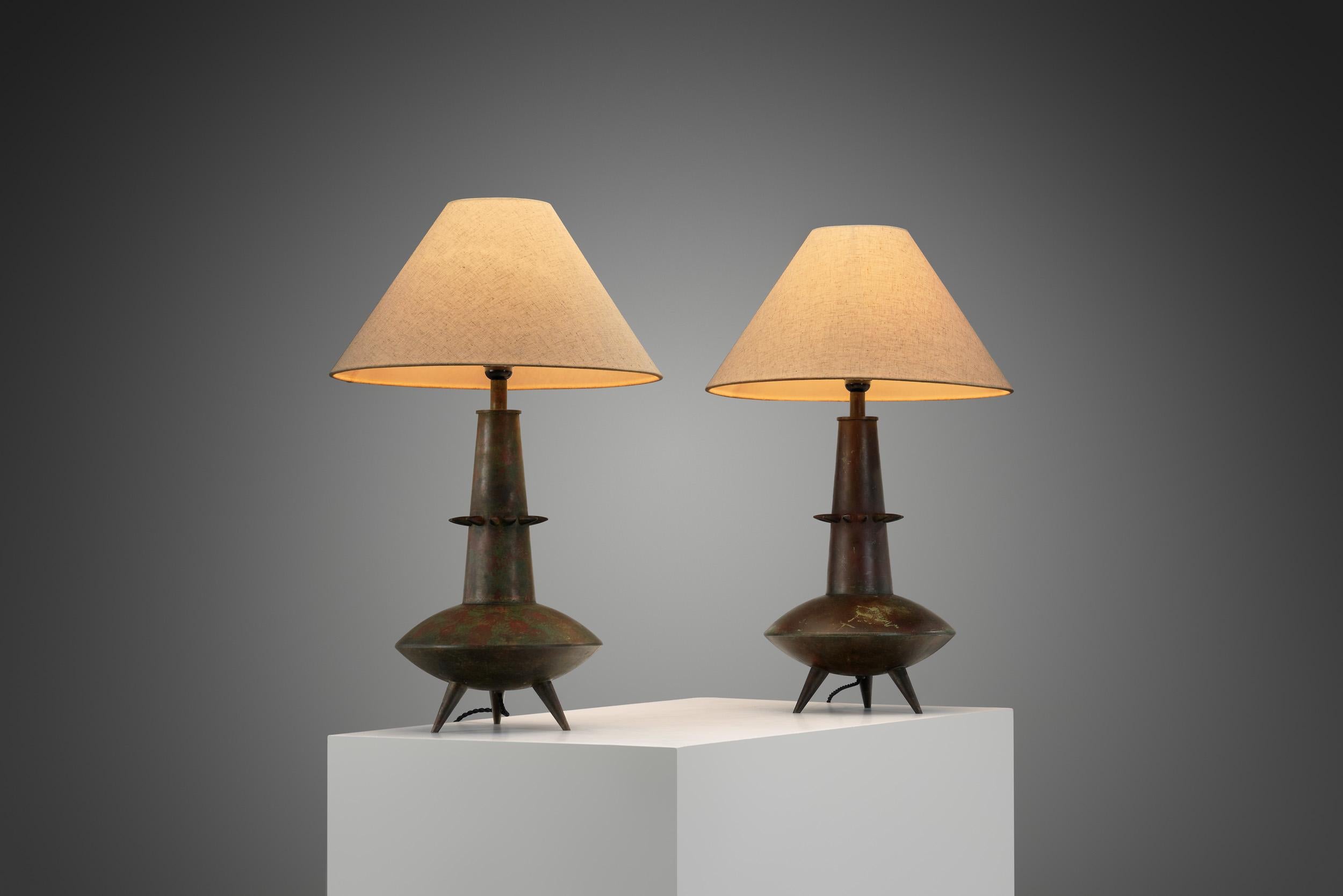 Pareja de lámparas de mesa escultóricas de bronce, Francia Años 70 finales del siglo XX en venta