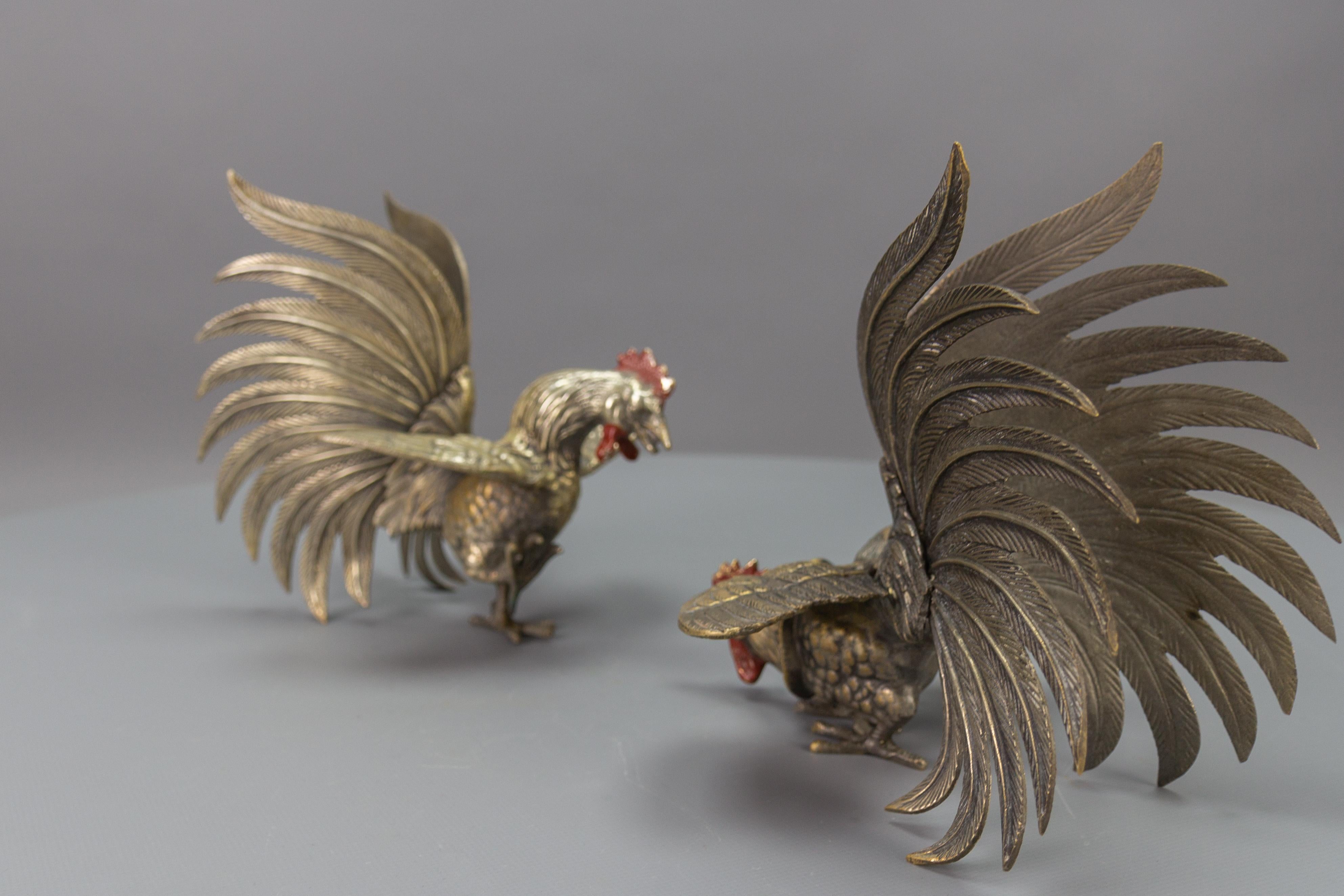 Paar Bronzeskulpturen von Kämpfen von Hahnen, Japan, 1950er Jahre im Angebot 11