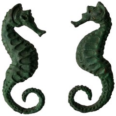 Coppia di maniglie per porte con cavallucci marini in bronzo