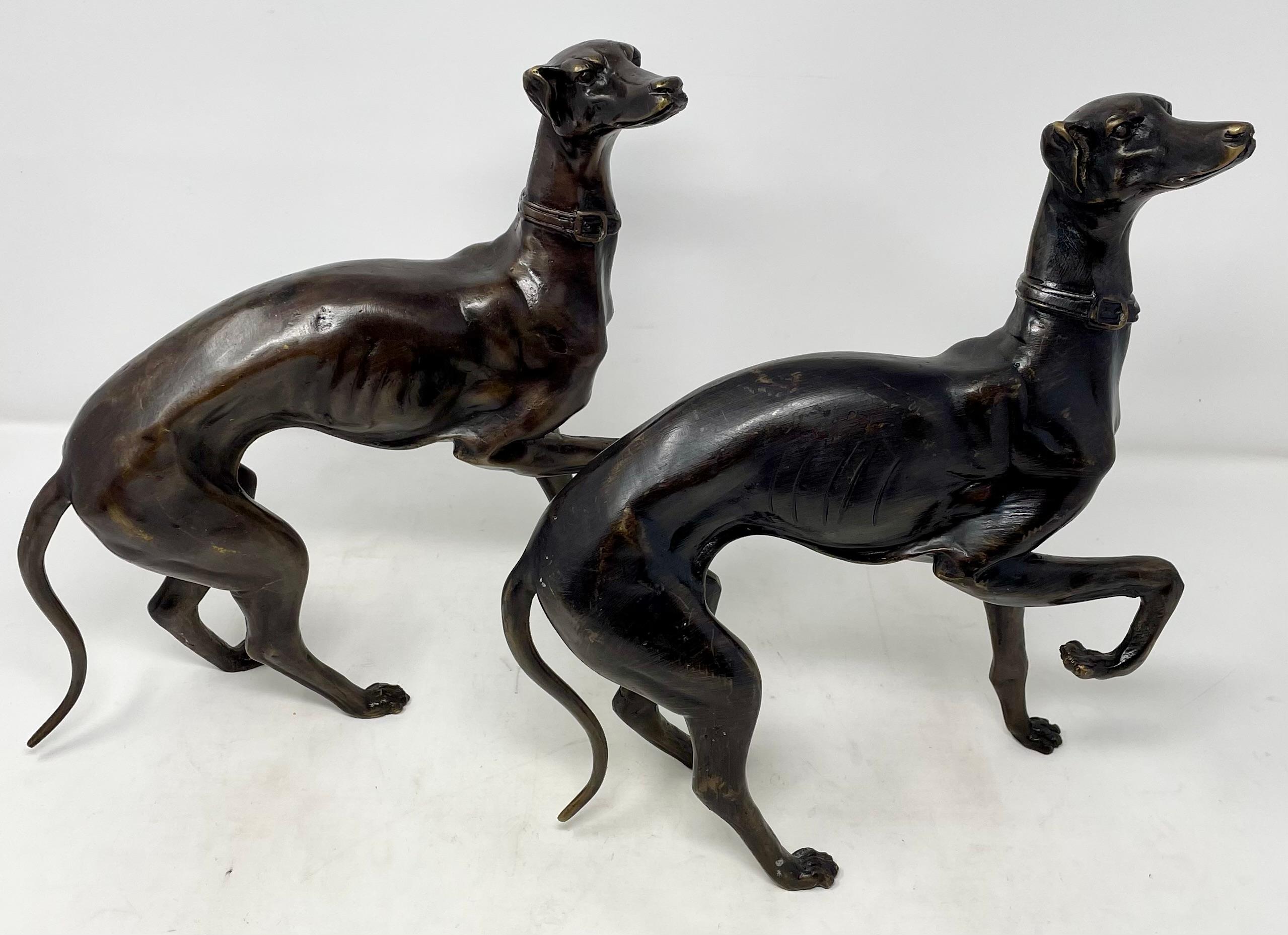 Coppia di statue in bronzo di cani Whippet. In condizioni buone in vendita a New Orleans, LA
