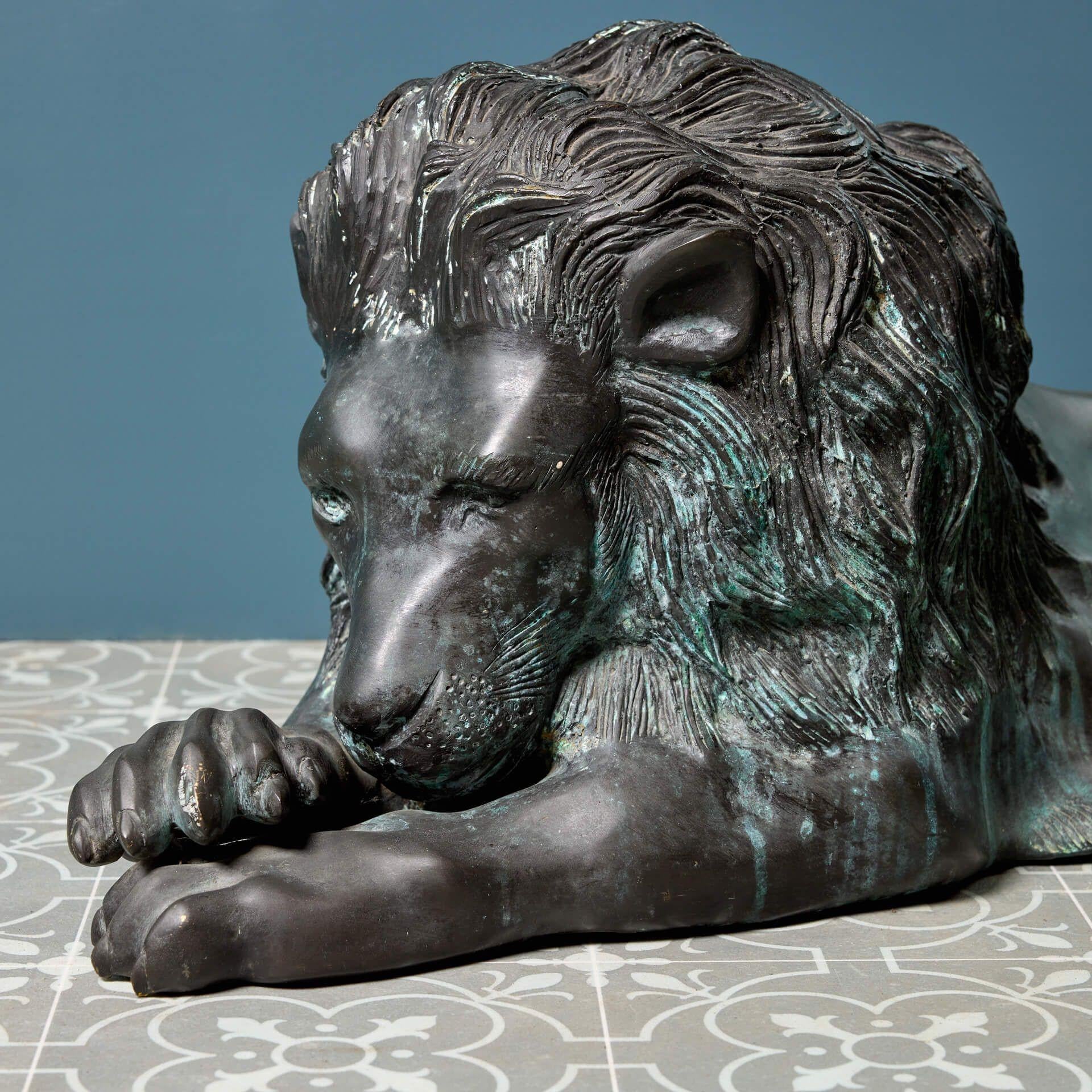 Paarstatuarische Löwen aus Bronze in der Art von Antonio Canova (Georgian) im Angebot