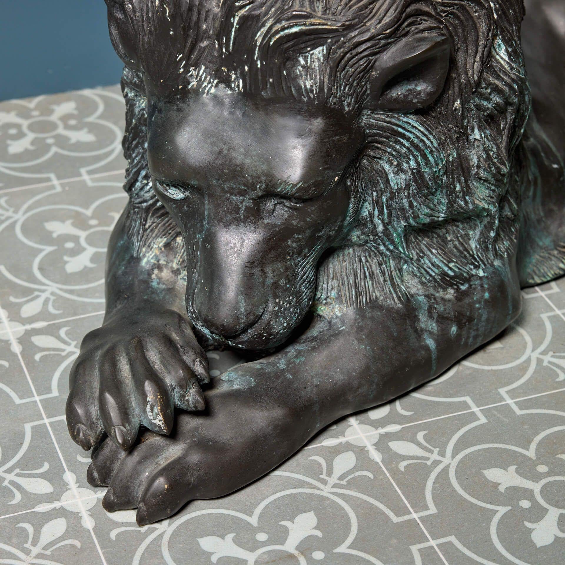 Pair of Bronze Statutory Lions in the Manner of Antonio Canova In Good Condition For Sale In Wormelow, Herefordshire