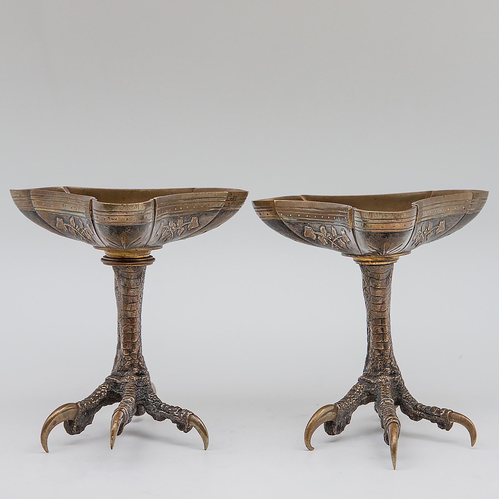 Pair of Bronze Talon Dishes In Excellent Condition In New York, NY
