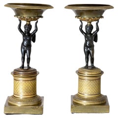Paar Bronze-Tazzas mit geflügelten Putten, 19. Jahrhundert