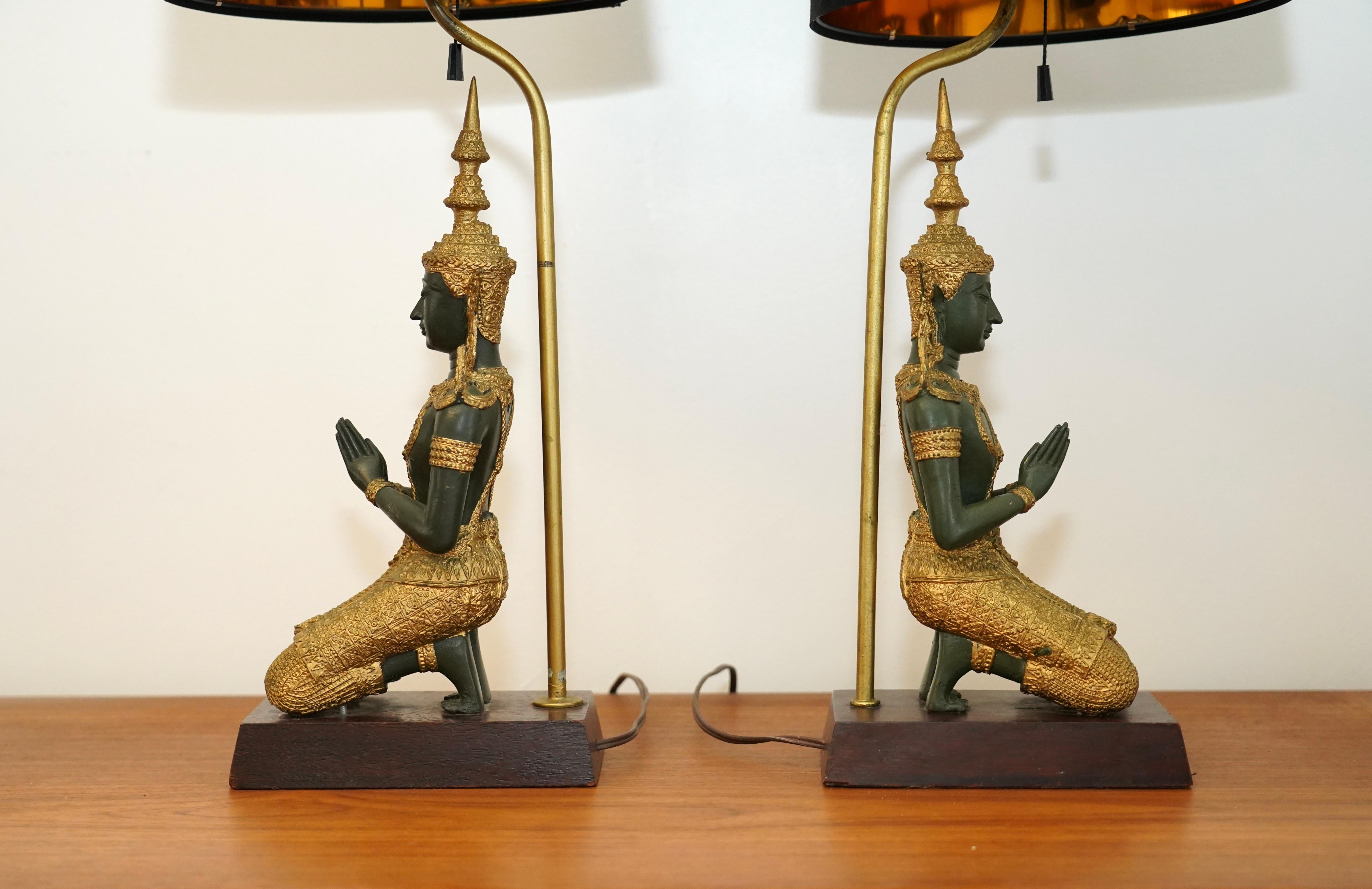 Pair of bronze Thai Teppanom kneeling Buddha table lamps. Hollywood Regency In Good Condition For Sale In Las Vegas, NV