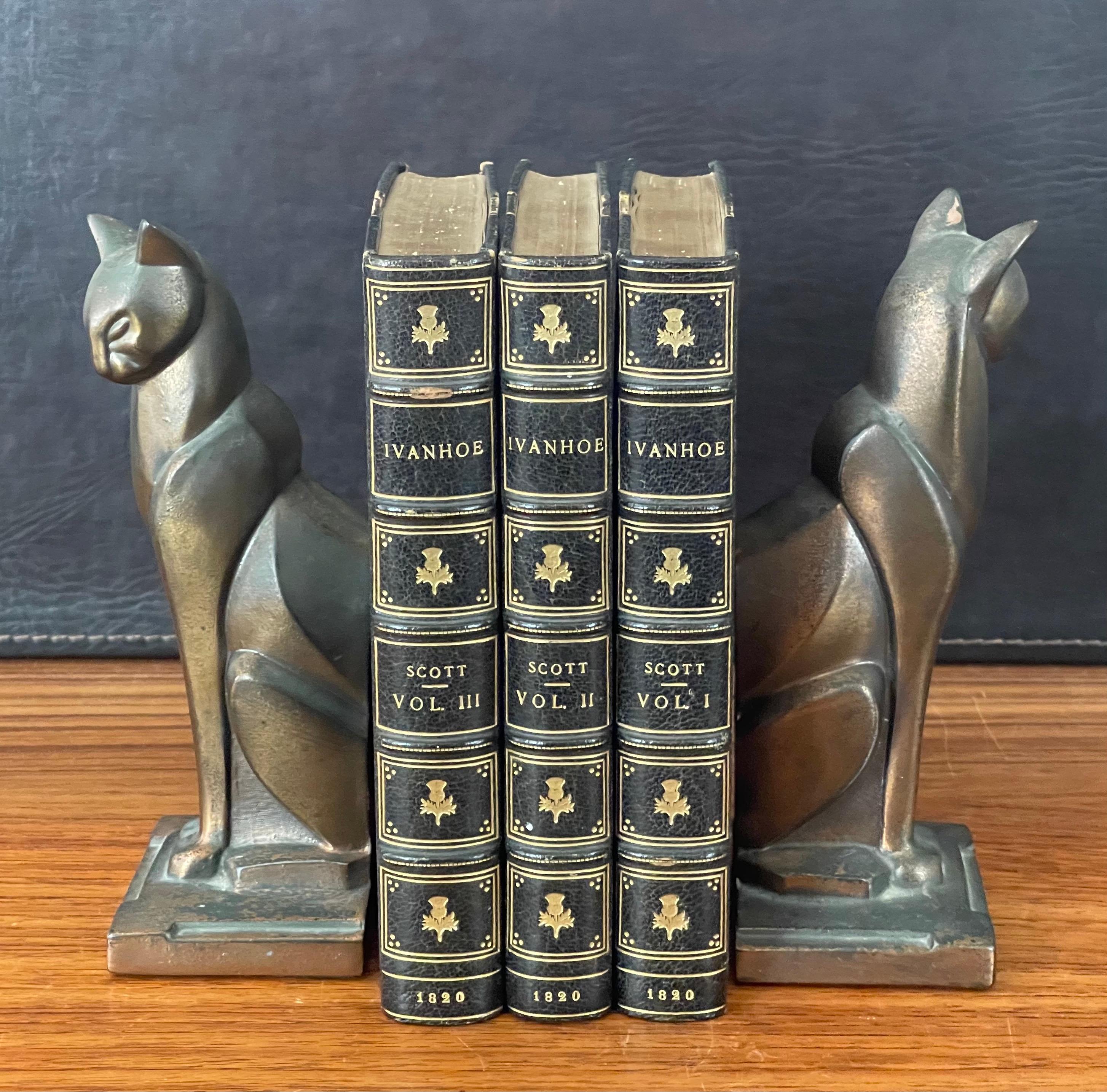 Gorgeous pair of bronze tone Siamese cat Art Deco bookends by Frankart, circa 1930s. They are in original condition with a fine patina, some light oxidation and some surface scratches; the pair measures 5.25