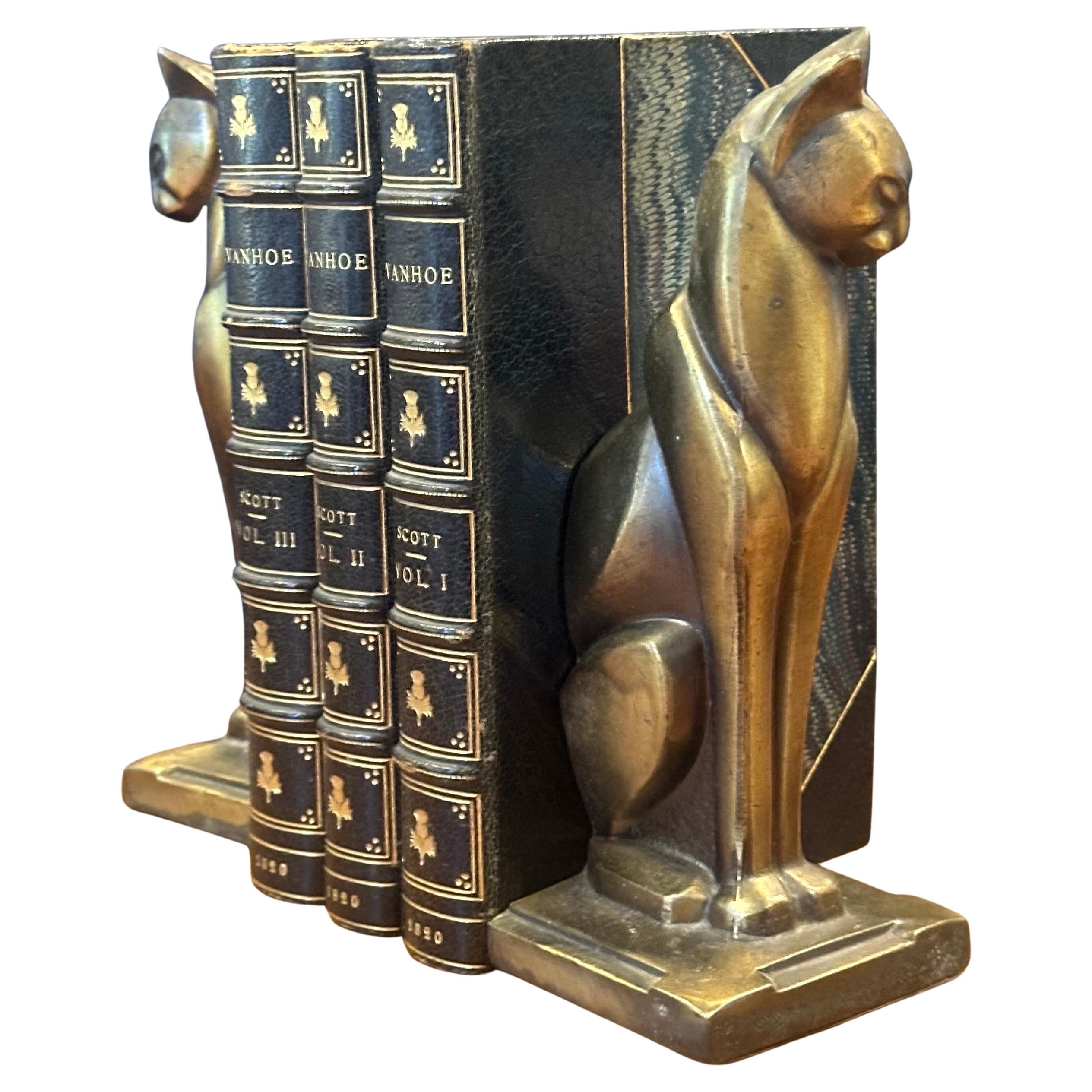 Pair of Bronze Tone Siamese Cat Art Deco Bookends by Frankart In Good Condition In San Diego, CA