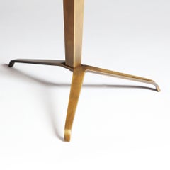 Paire de lampes tripodes en bronze dans le style de Jean Michel Frank