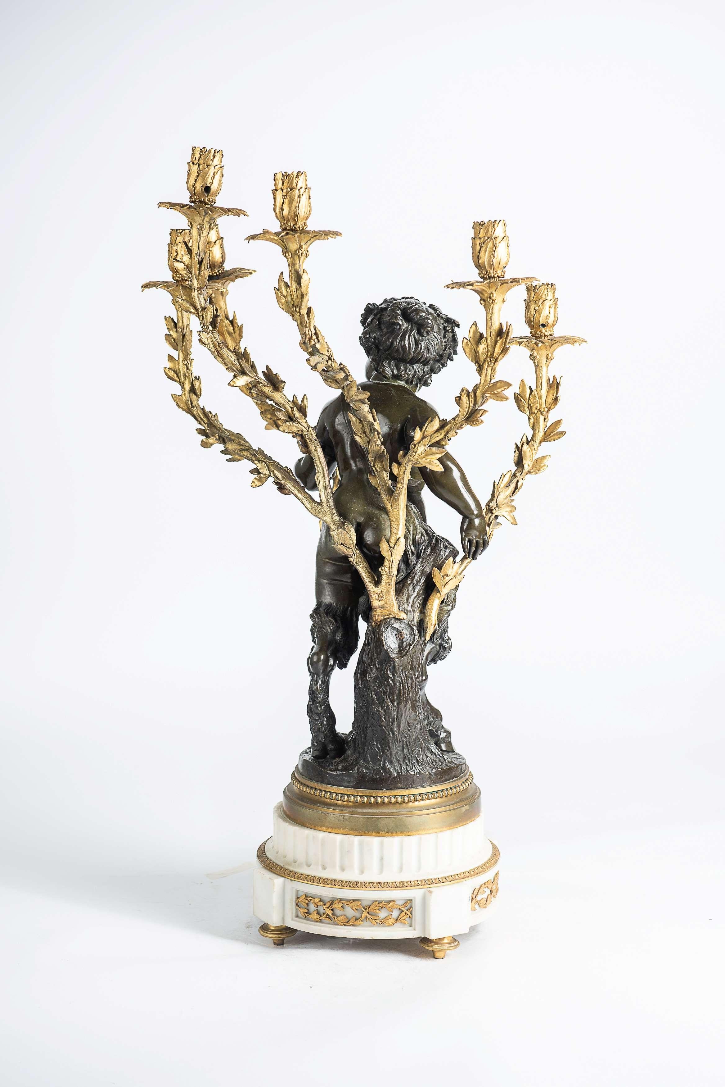 Paar Bronze Kandelaber mit zwölf Lichtern - Clodion et De la Rue (Louis XVI.) im Angebot