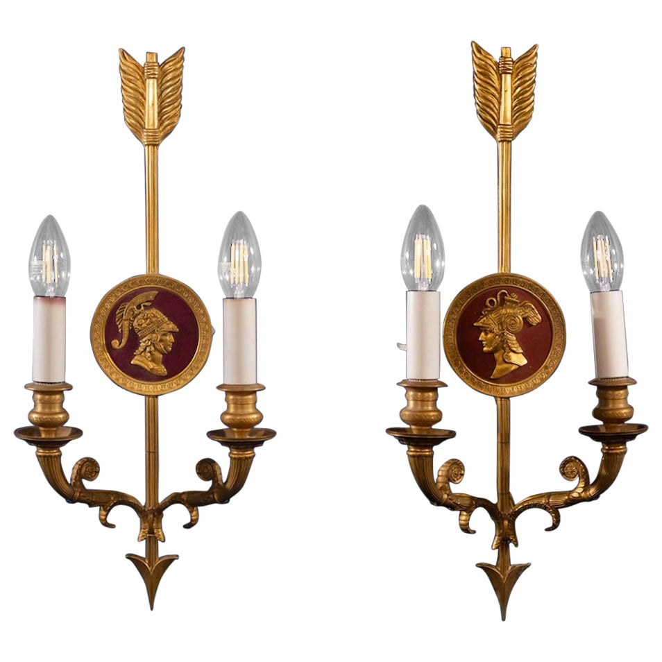 Coppia di appliques neoclassiche a due luci in bronzo, XIX secolo