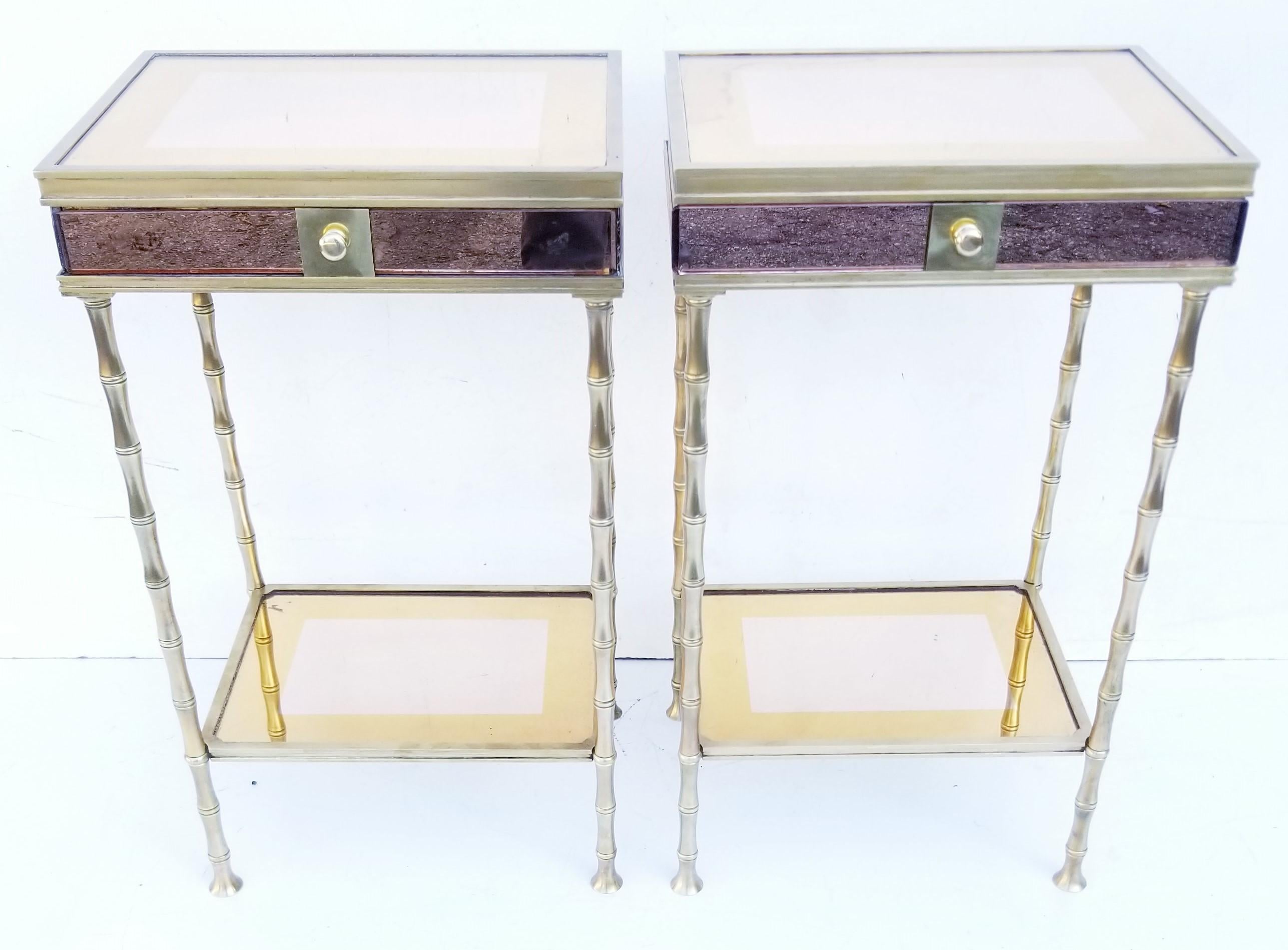 Paire de tables d'appoint en bronze et miroirs bicolores en vente 2