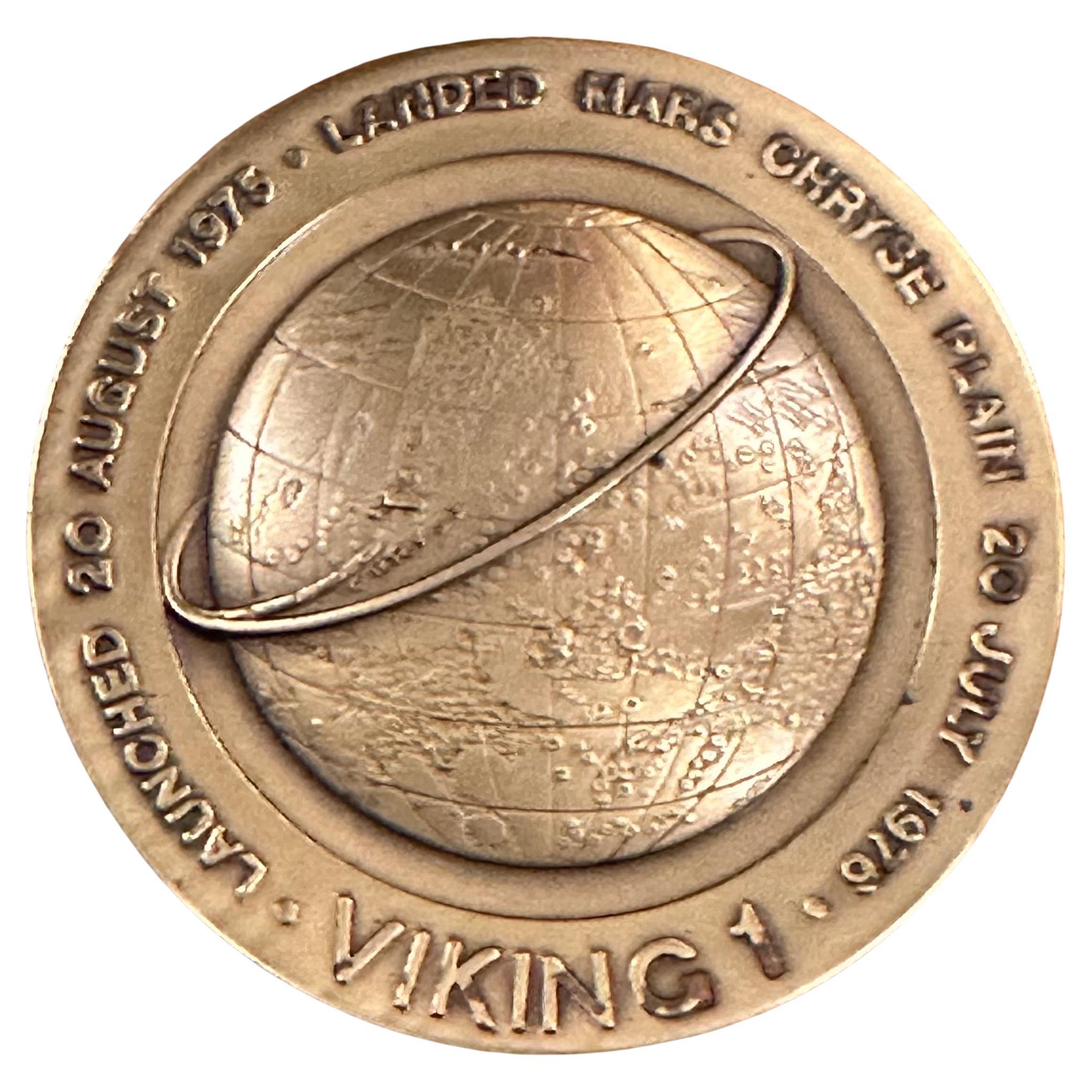 Italian Pair of Bronze Viking 1 and 2 Mars Landing Commemorative Medallions For Sale