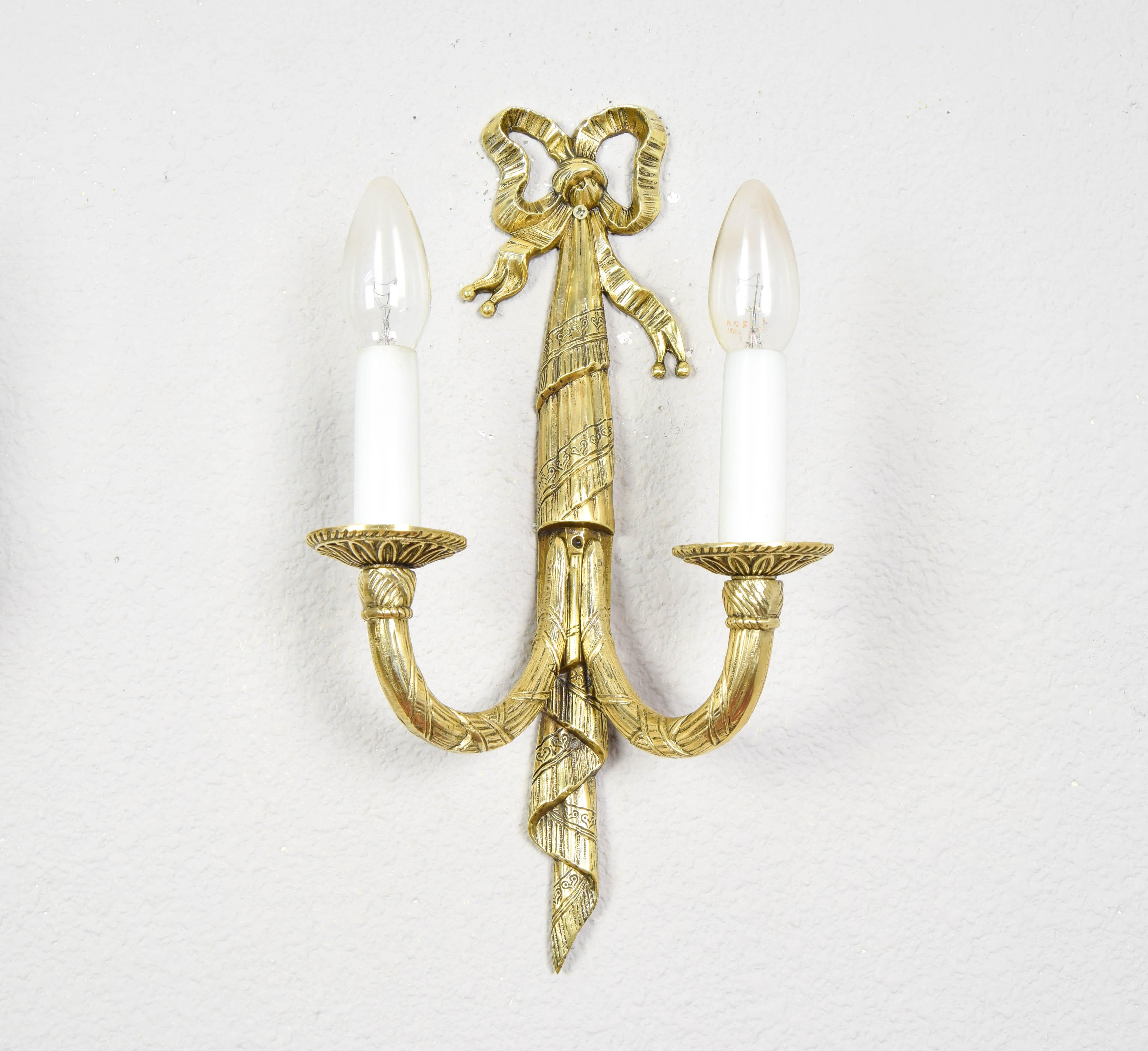 20th Century Pair of Bronze Wall Lamp in Louis XVI, France