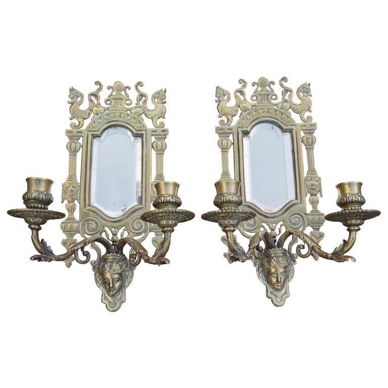 Paire de chandeliers muraux en bronze avec miroirs et griffons et autres En  vente sur 1stDibs