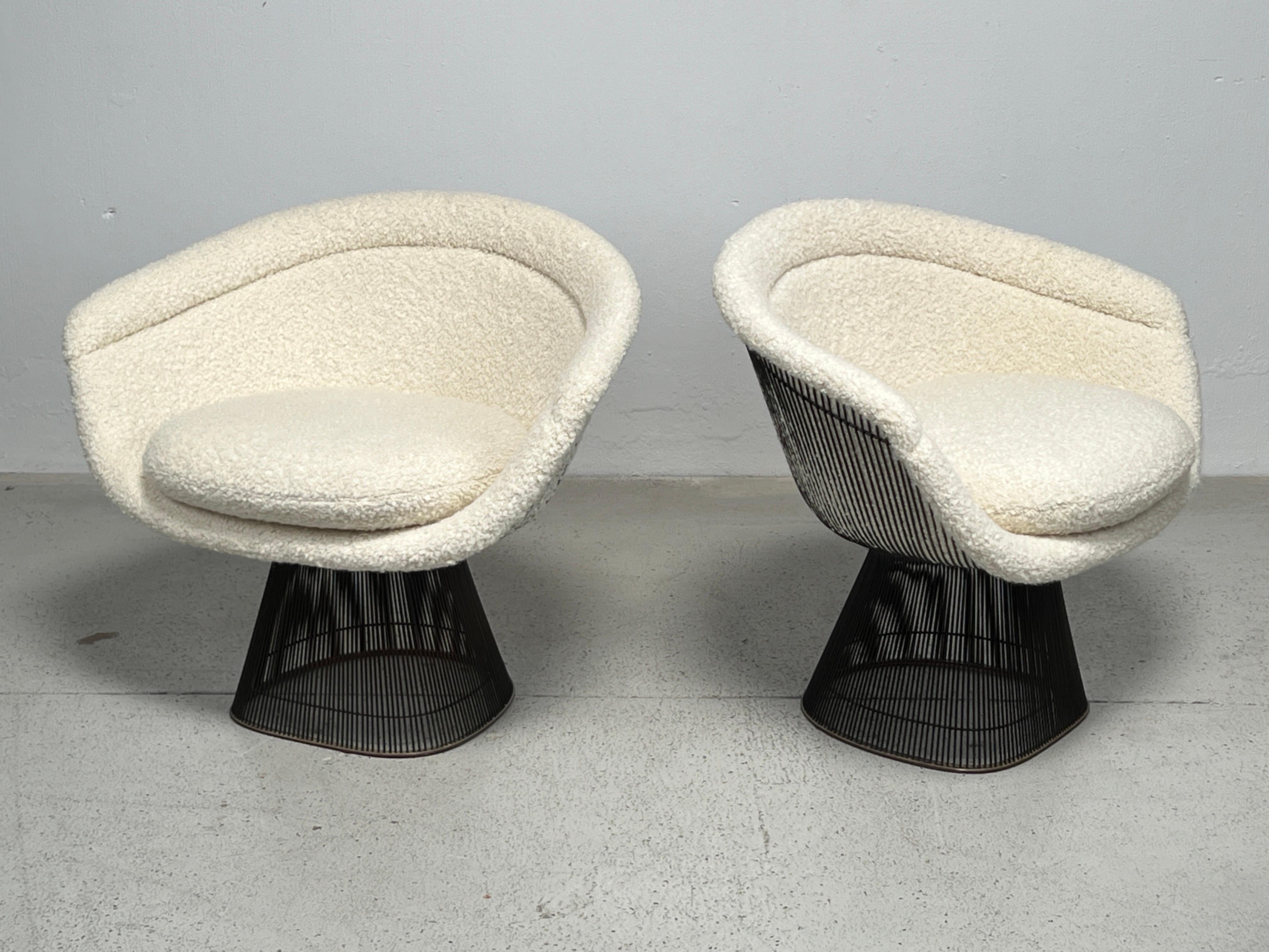 A pair of bronze lounge chairs designed by Warren Platner for Knoll. Newly upholstered in Holly Hunt / Teddy / Winter White fabric. 
