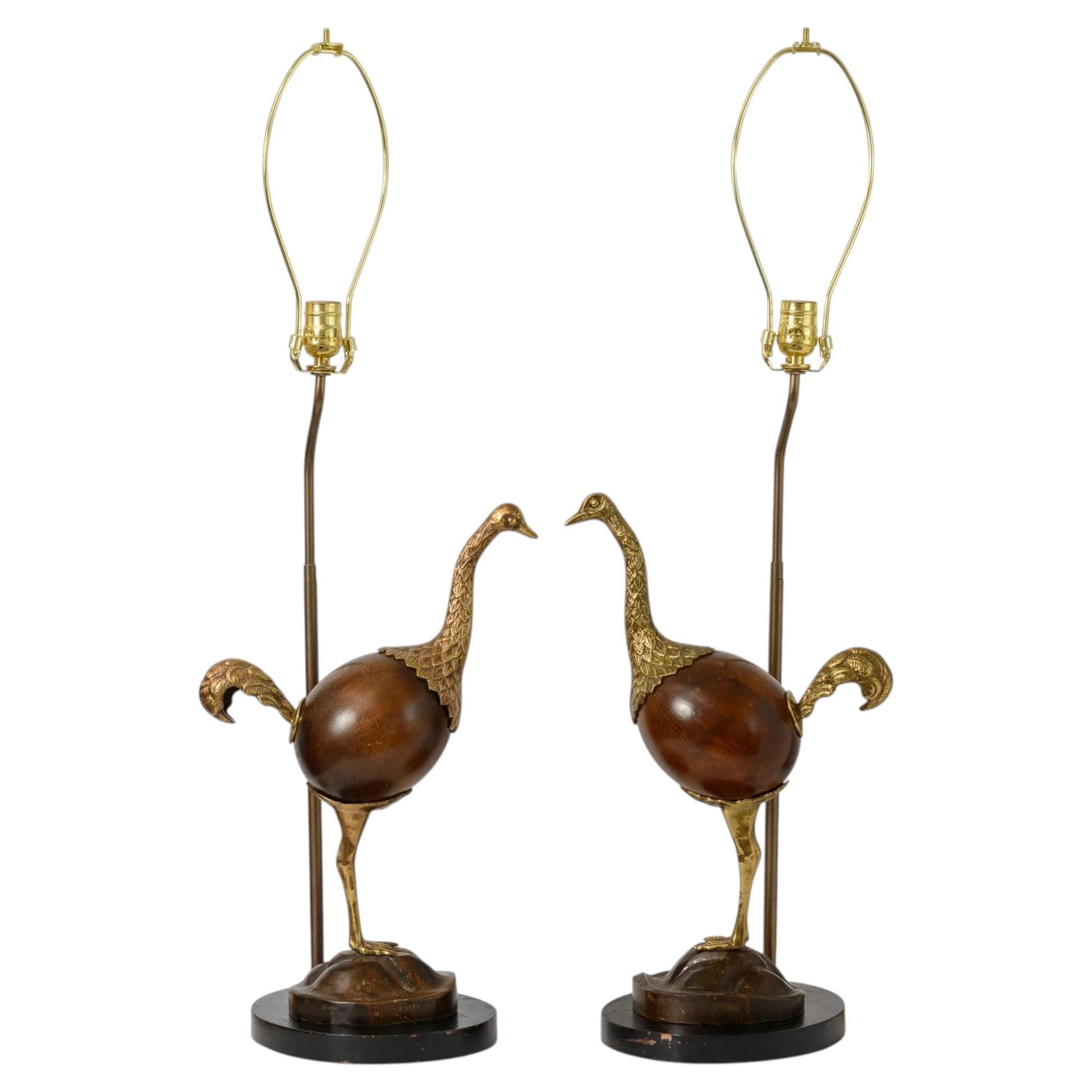 Coppia di lampade da tavolo in bronzo e legno con struzzo